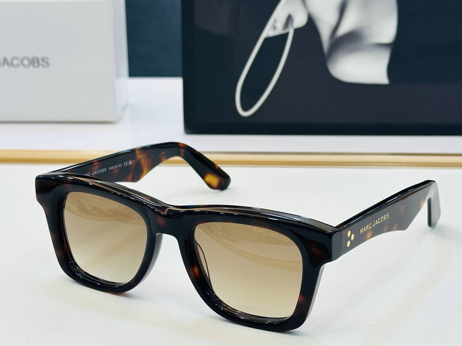 Marc jacobs 马杰家 MJ895 Size：54口20-145 采用今年流行的板材 Z完美设计