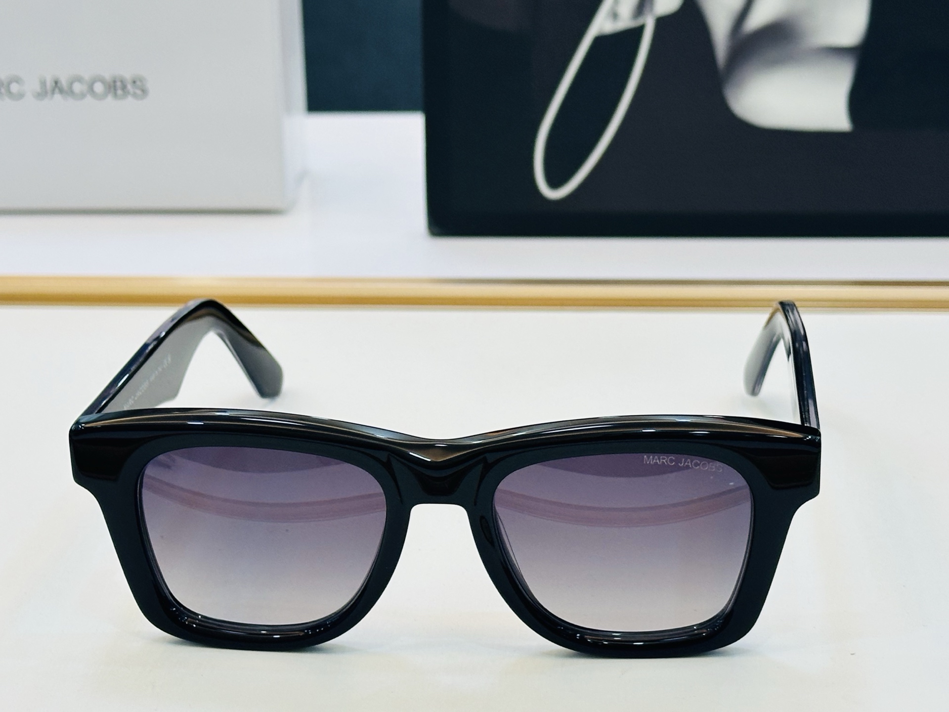 Marc jacobs 马杰家 MJ895 Size：54口20-145 采用今年流行的板材 Z完美设计