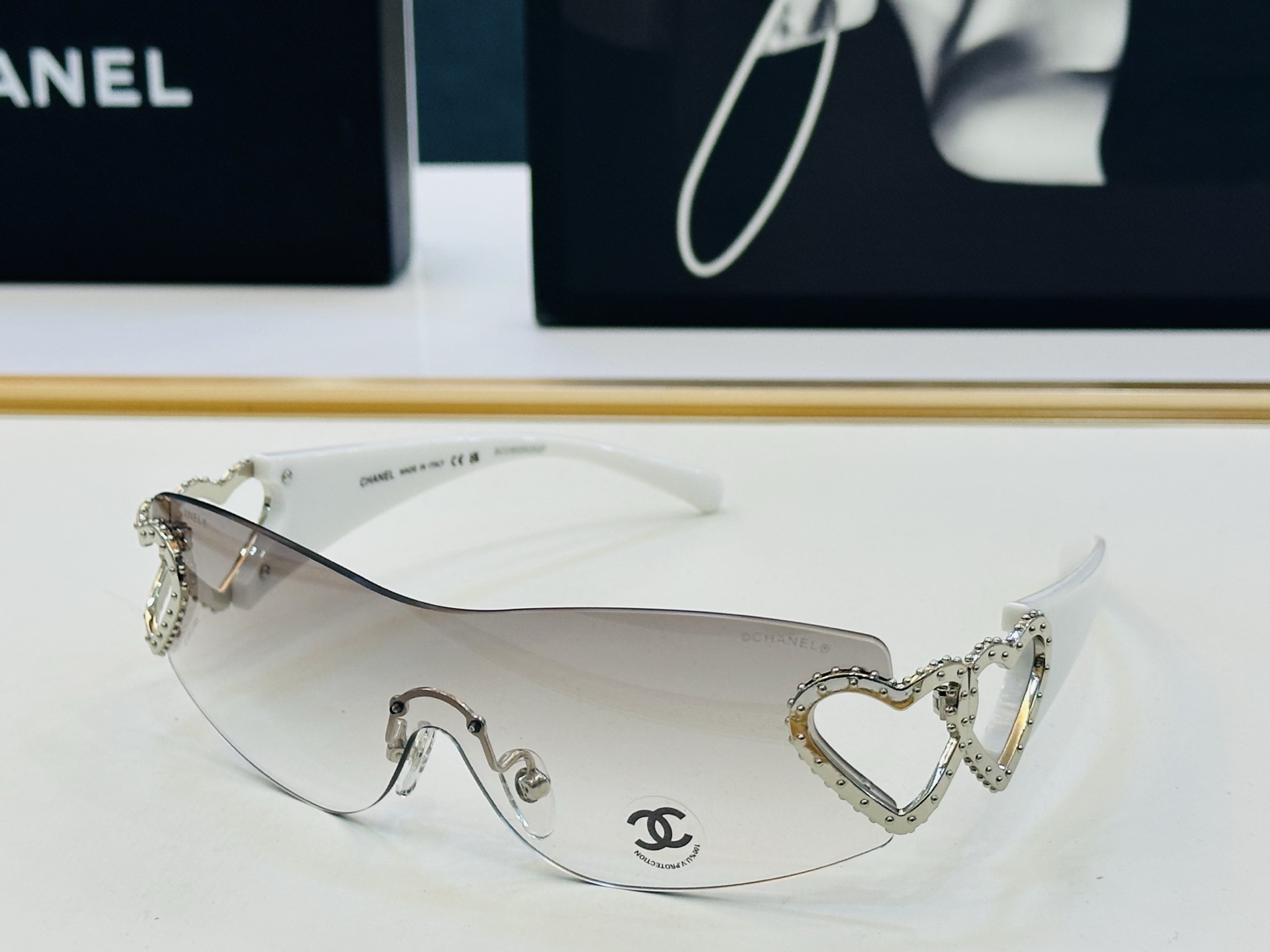 CHANE*香家 CH4083 SIZE：134口130 潮流爆款 太阳镜 😍😍高品质 佩戴舒适 F 墨