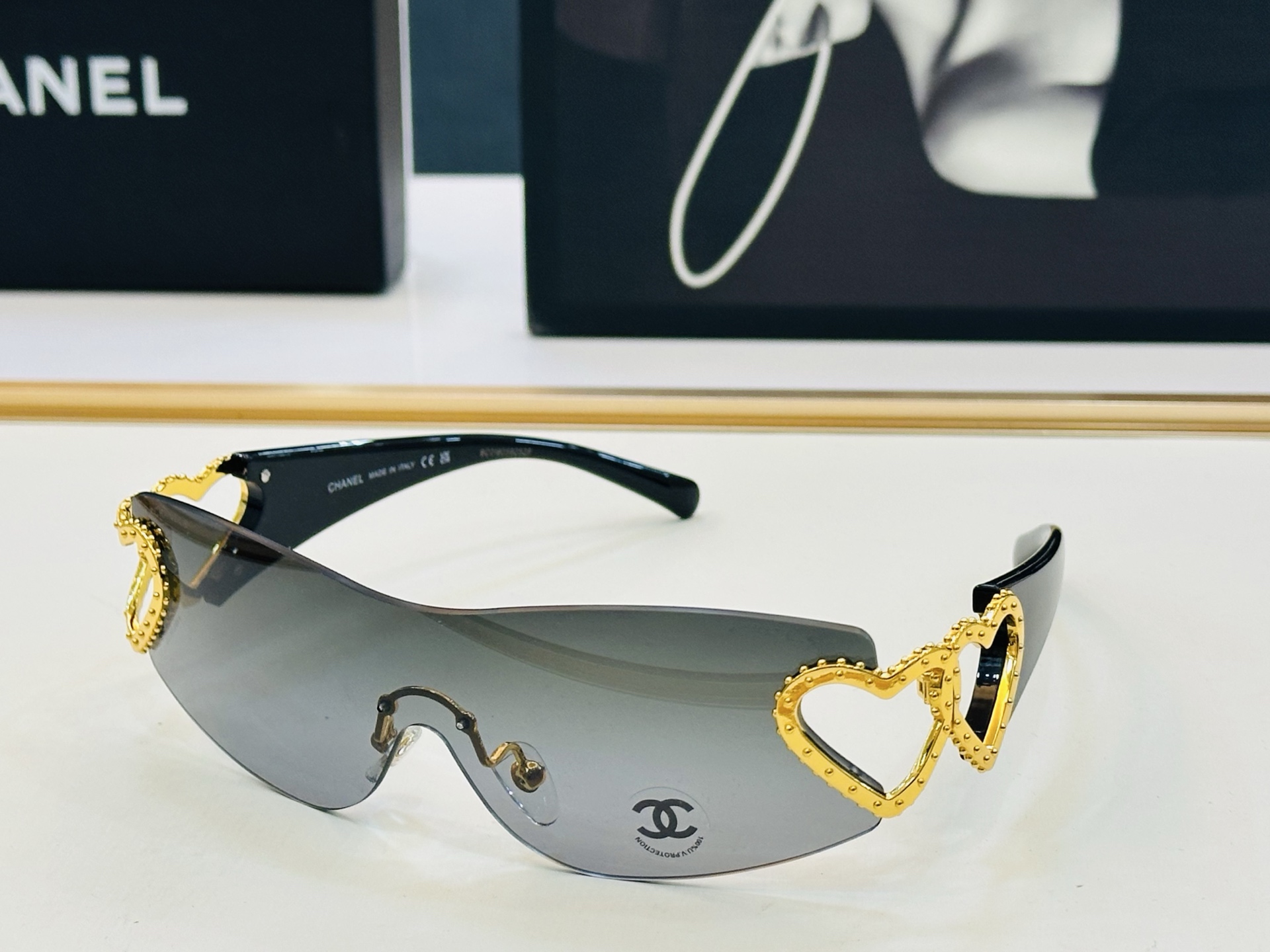 CHANE*香家 CH4083 SIZE：134口130 潮流爆款 太阳镜 😍😍高品质 佩戴舒适 F 墨