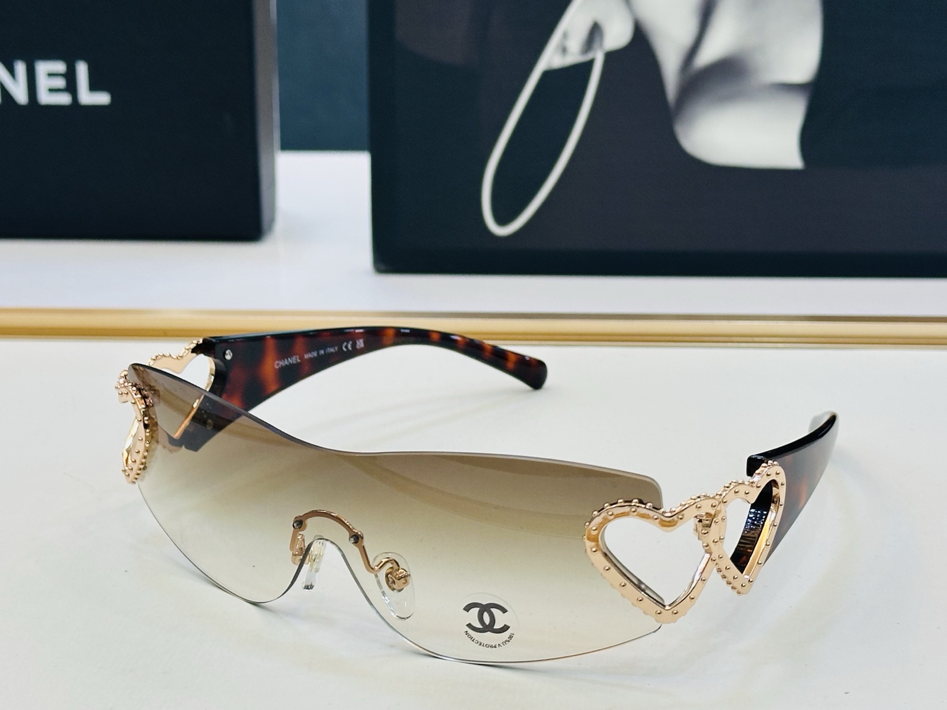 CHANE*香家 CH4083 SIZE：134口130 潮流爆款 太阳镜 😍😍高品质 佩戴舒适 F 墨