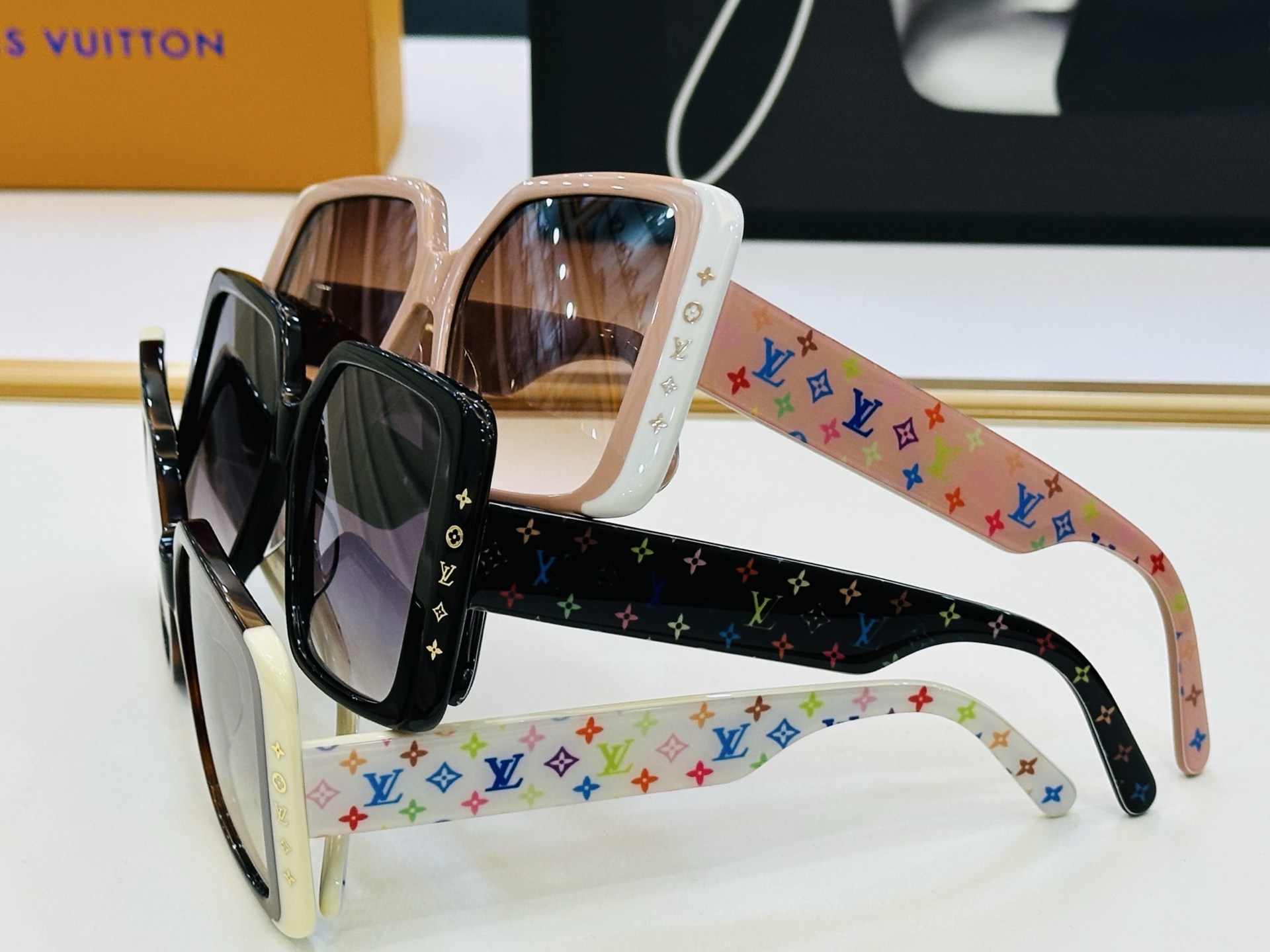 路易家 🎩Z2095W Size：56口15-148 充满活力的 展现独特个性🌟展现大气的你 b高品质 