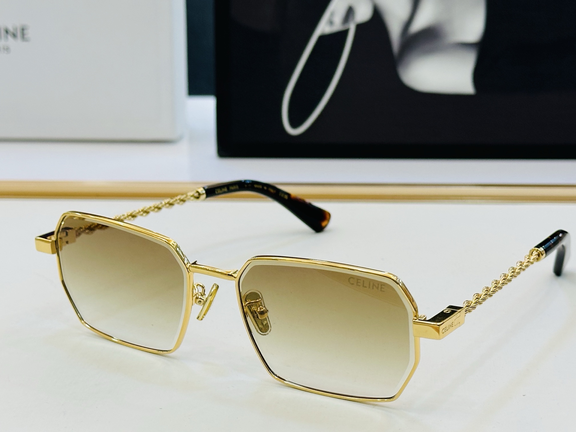 【CELINE】赛琳 CL42127U Size：59口18-145 一直热销的款式 欧美风 光泽度好 