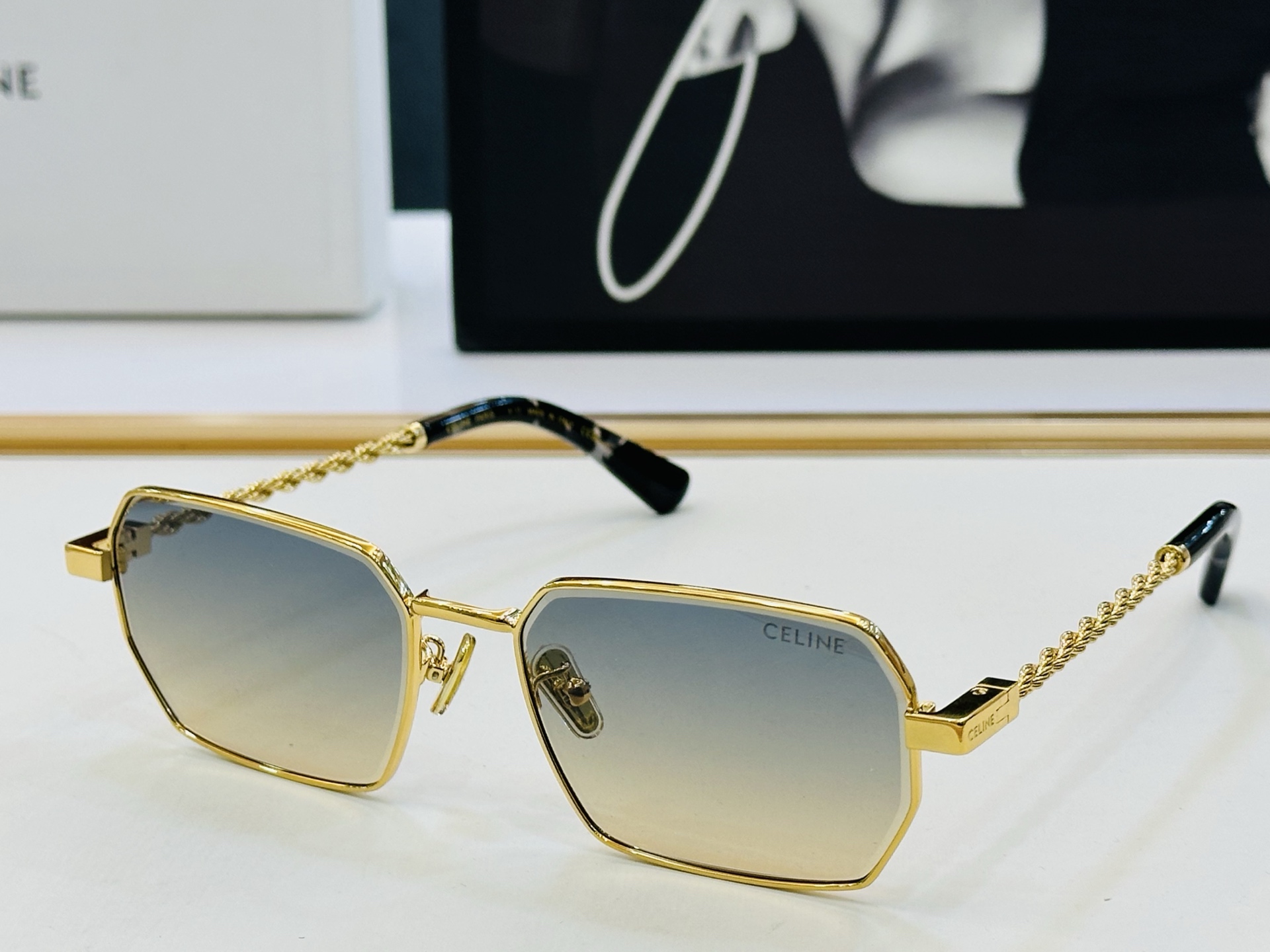 【CELINE】赛琳 CL42127U Size：59口18-145 一直热销的款式 欧美风 光泽度好 