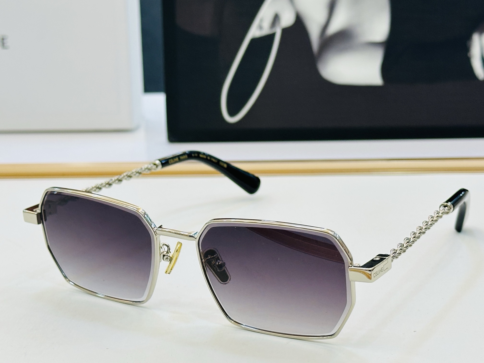 【CELINE】赛琳 CL42127U Size：59口18-145 一直热销的款式 欧美风 光泽度好 