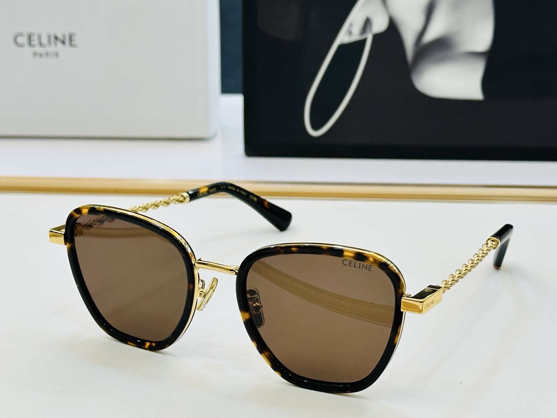 【CELINE】赛琳 CL42125U Size：56口22-145 一直热销的款式 欧美风 光泽度好 