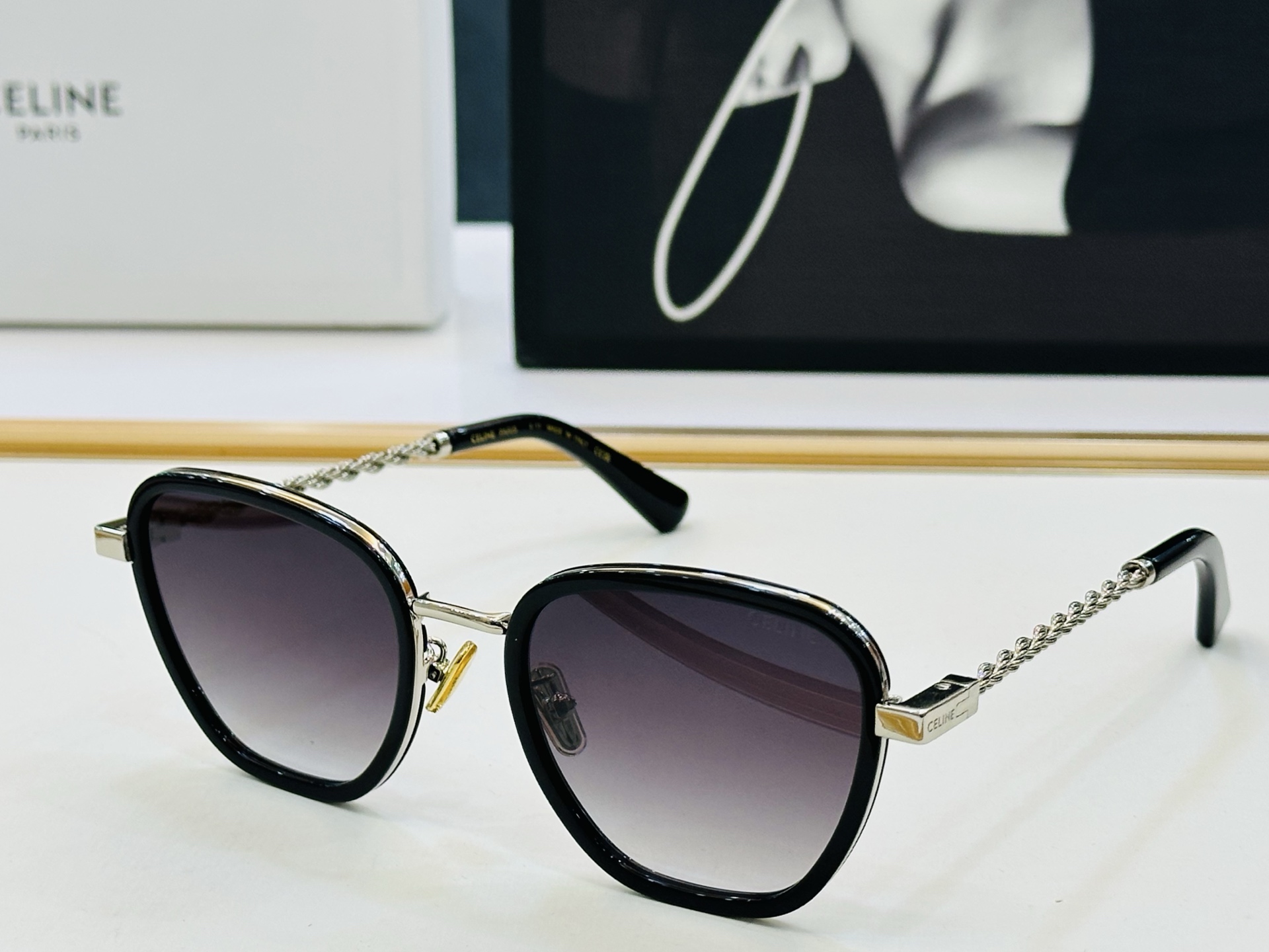 【CELINE】赛琳 CL42125U Size：56口22-145 一直热销的款式 欧美风 光泽度好 