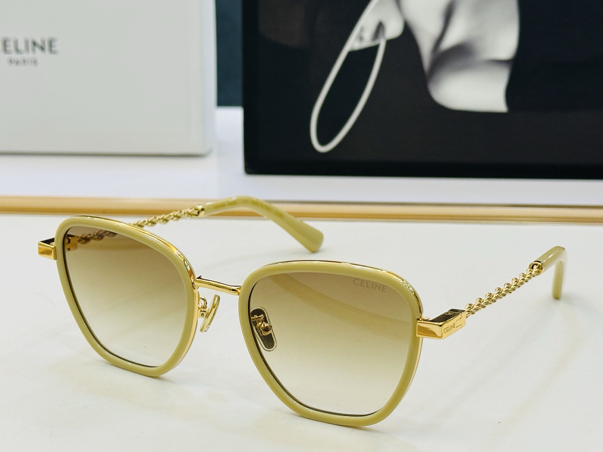【CELINE】赛琳 CL42125U Size：56口22-145 一直热销的款式 欧美风 光泽度好 