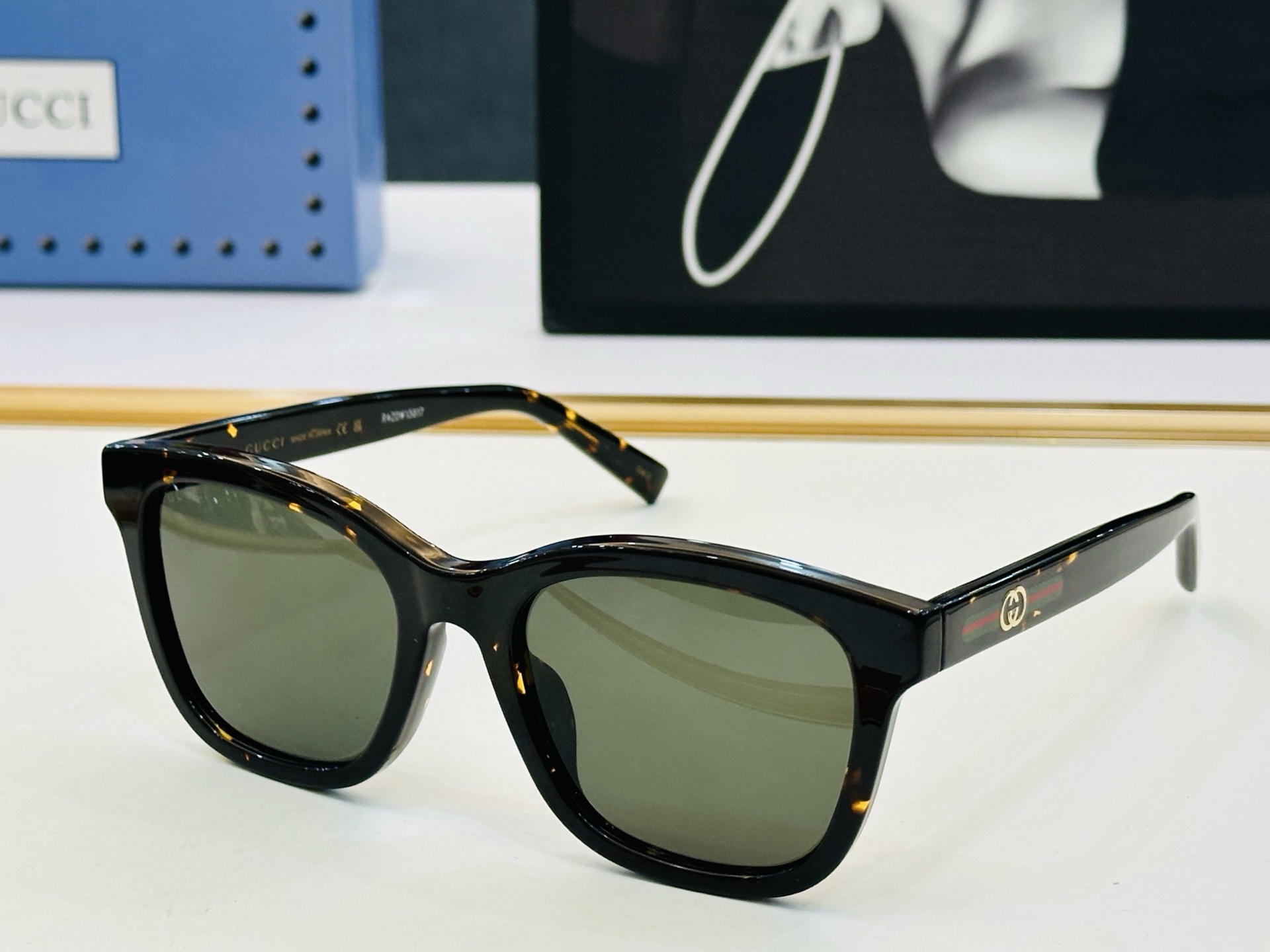 GUCC* 古家 GG1984SK 🐝🐝系列 Size：55口19-145 🍁🍁 W超绝品质 。