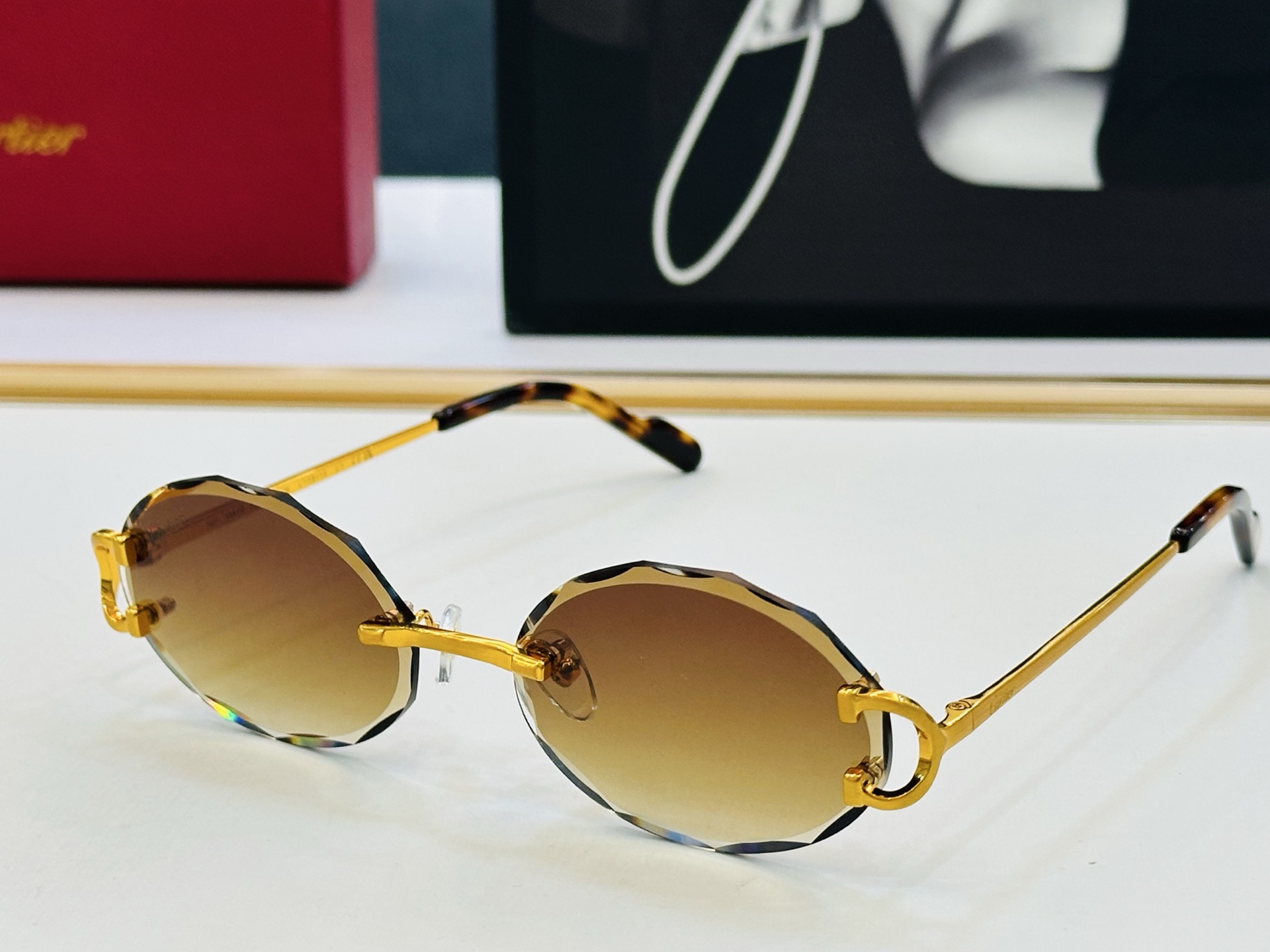 Cartie* 卡家 CT0911S 太阳镜 Size：56口17-140 工艺精湛气质十足！X男女同款