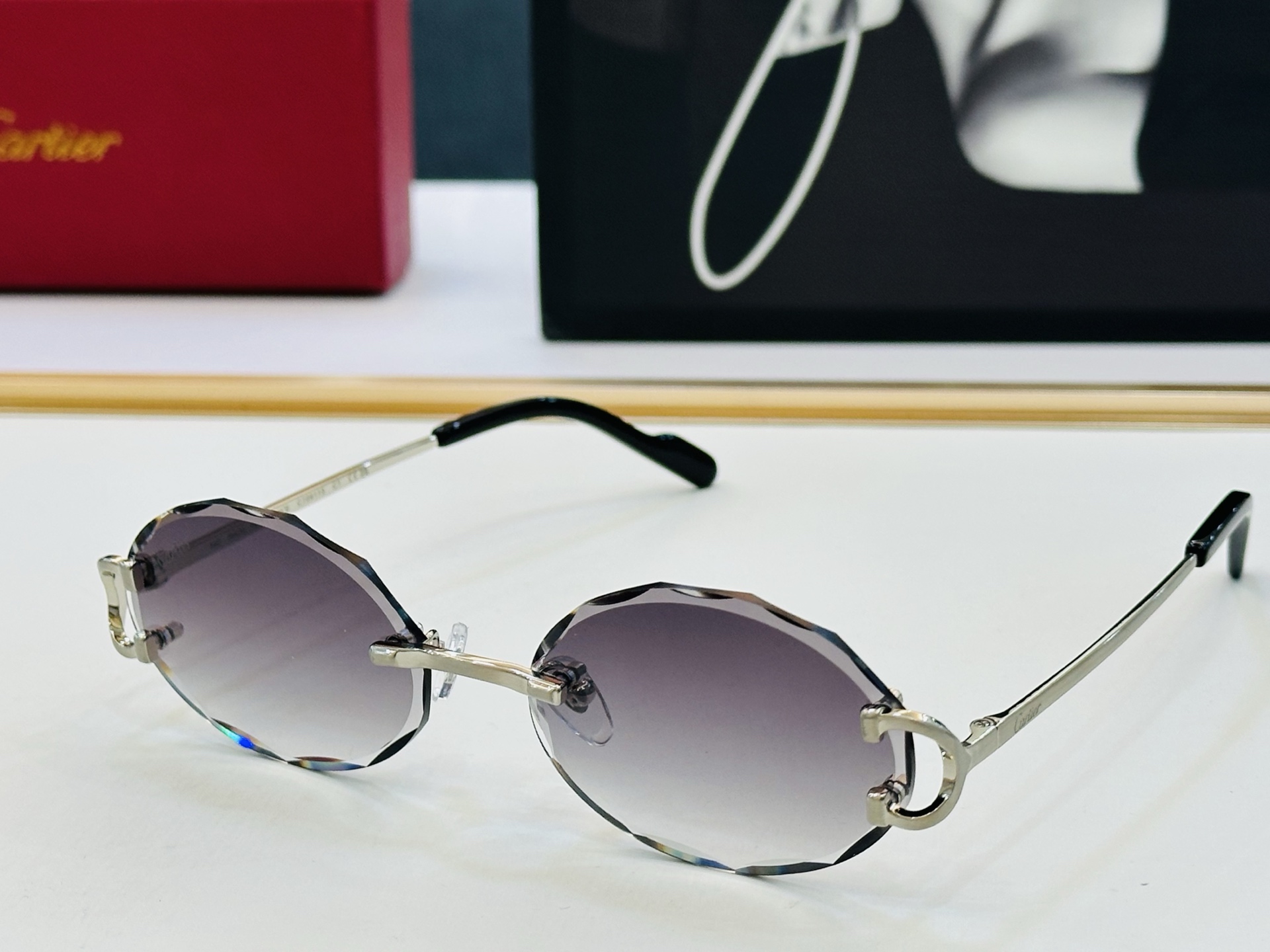 Cartie* 卡家 CT0911S 太阳镜 Size：56口17-140 工艺精湛气质十足！X男女同款