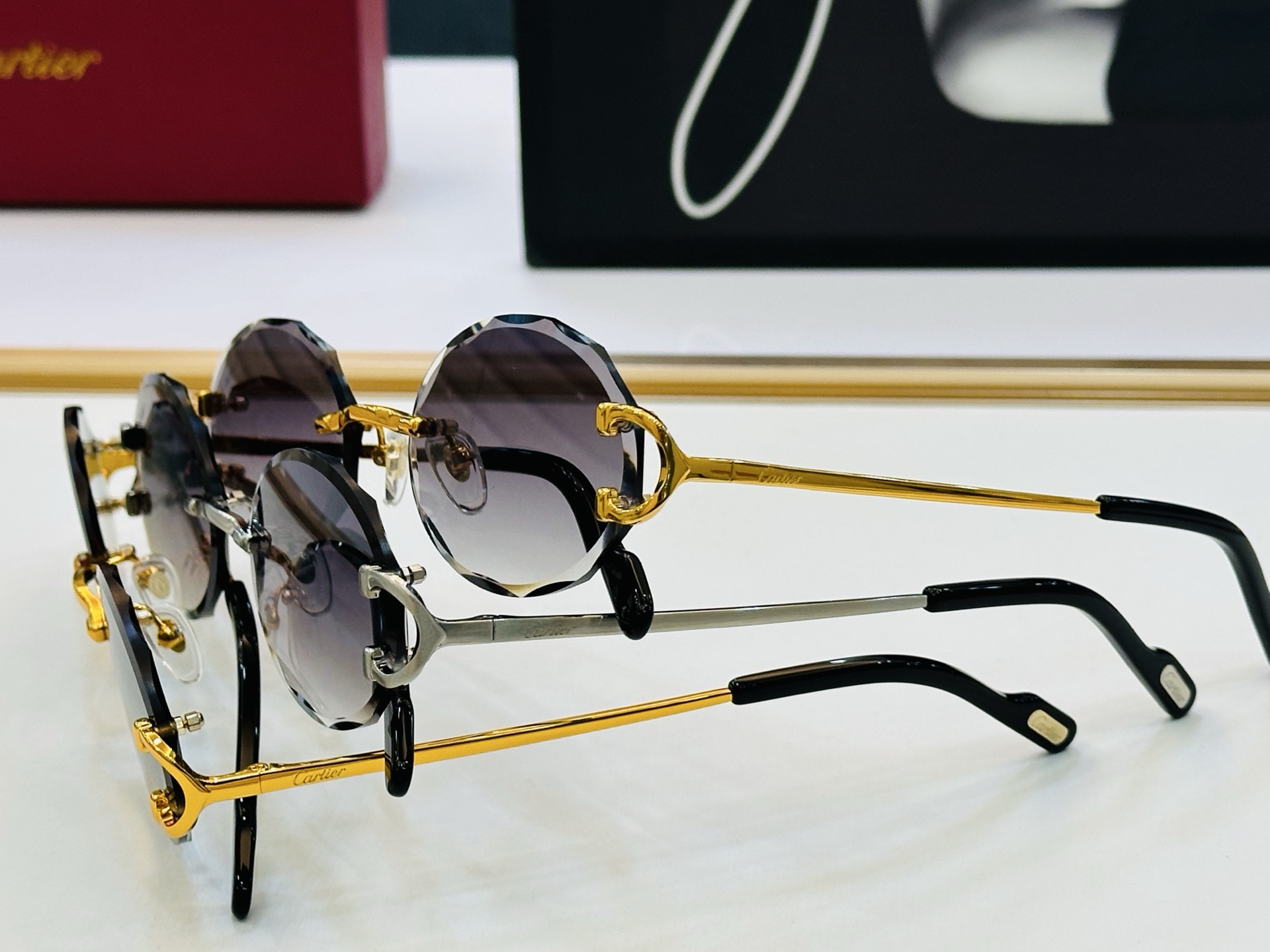 Cartie* 卡家 CT0911S 太阳镜 Size：56口17-140 工艺精湛气质十足！X男女同款