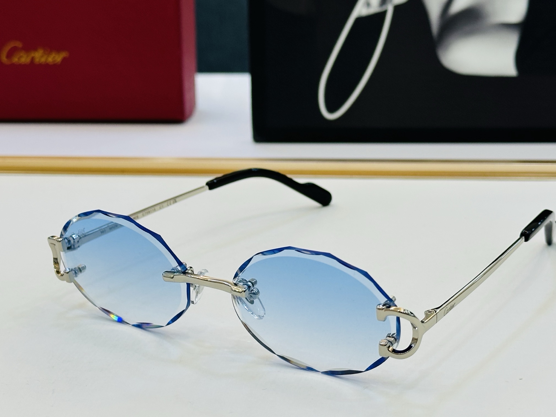 Cartie* 卡家 CT0911S 太阳镜 Size：56口17-140 工艺精湛气质十足！X男女同款