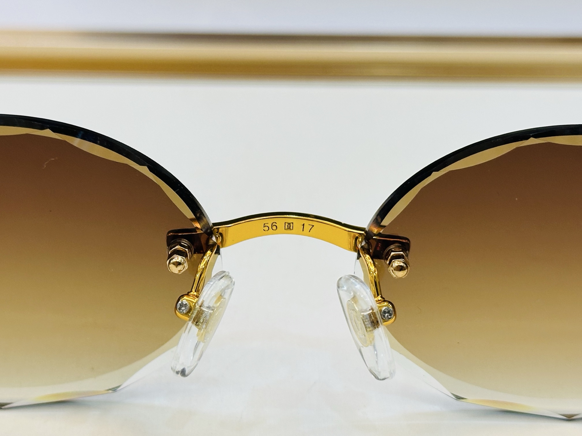 Cartie* 卡家 CT0911S 太阳镜 Size：56口17-140 工艺精湛气质十足！X男女同款