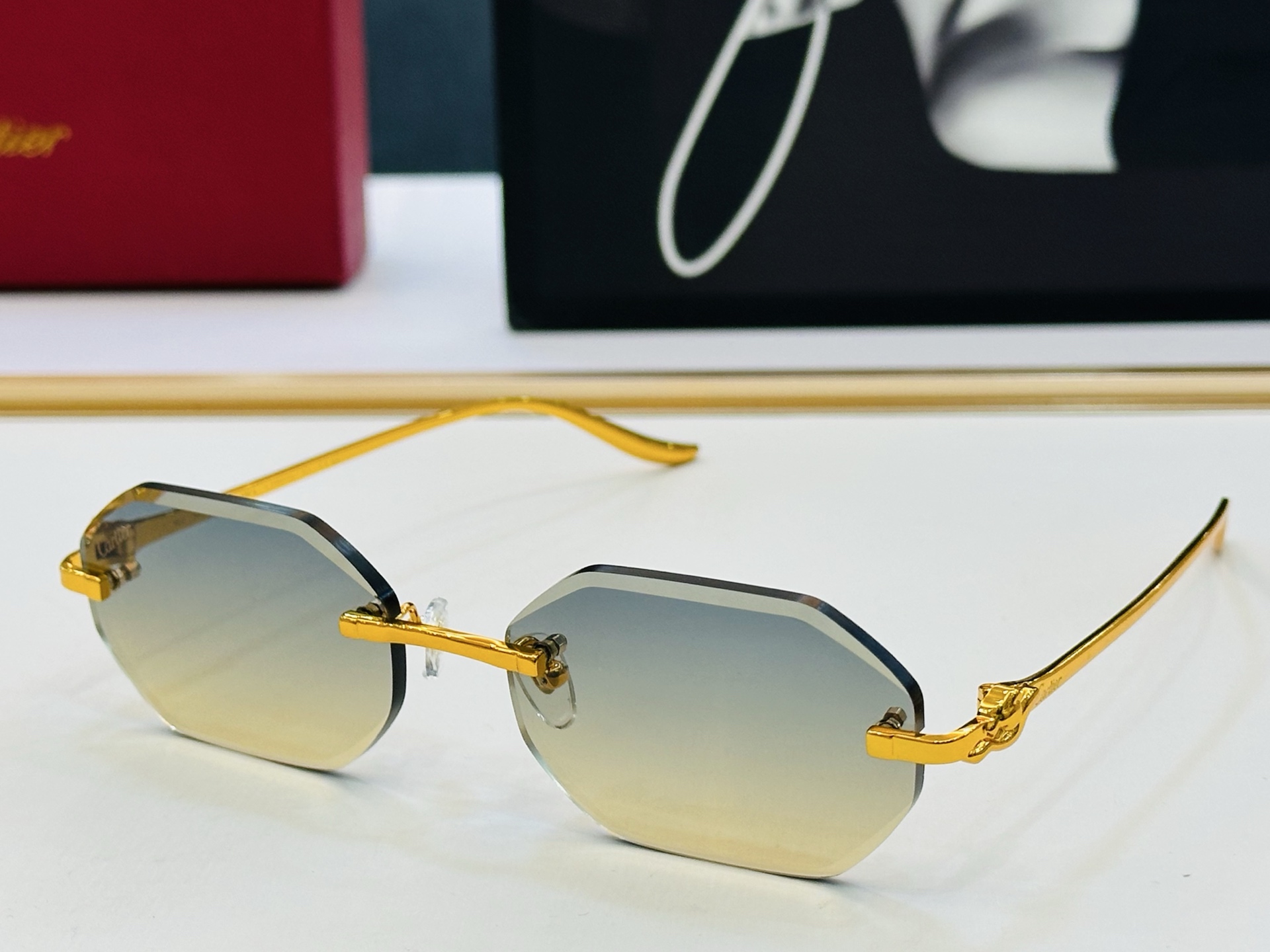 Cartie* 卡家 CT0922S 太阳镜 Size：57口18-142 工艺精湛气质十足！X男女同款