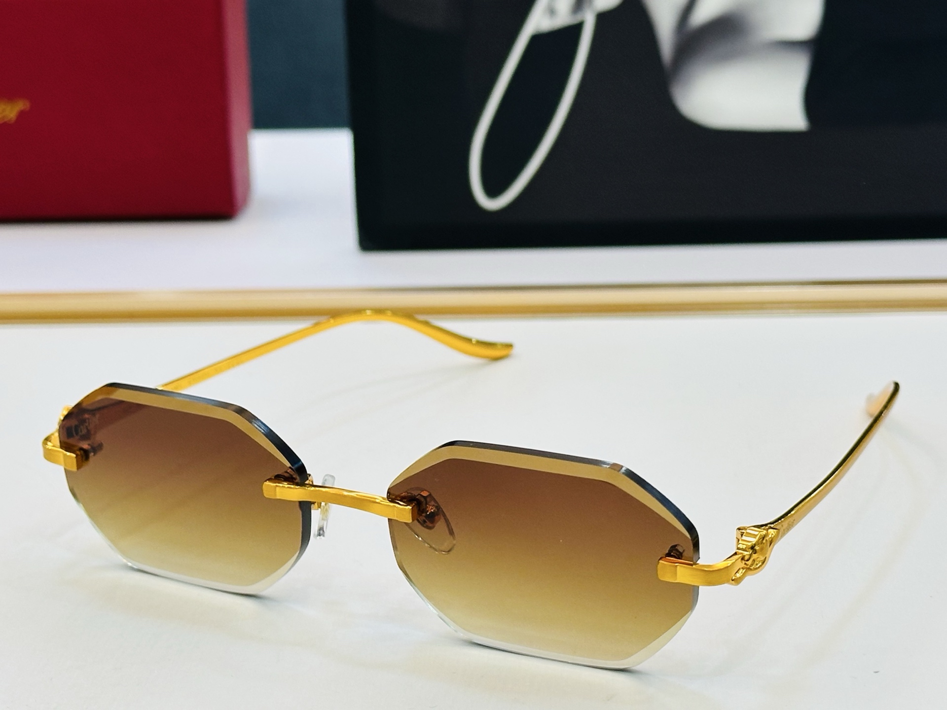 Cartie* 卡家 CT0922S 太阳镜 Size：57口18-142 工艺精湛气质十足！X男女同款