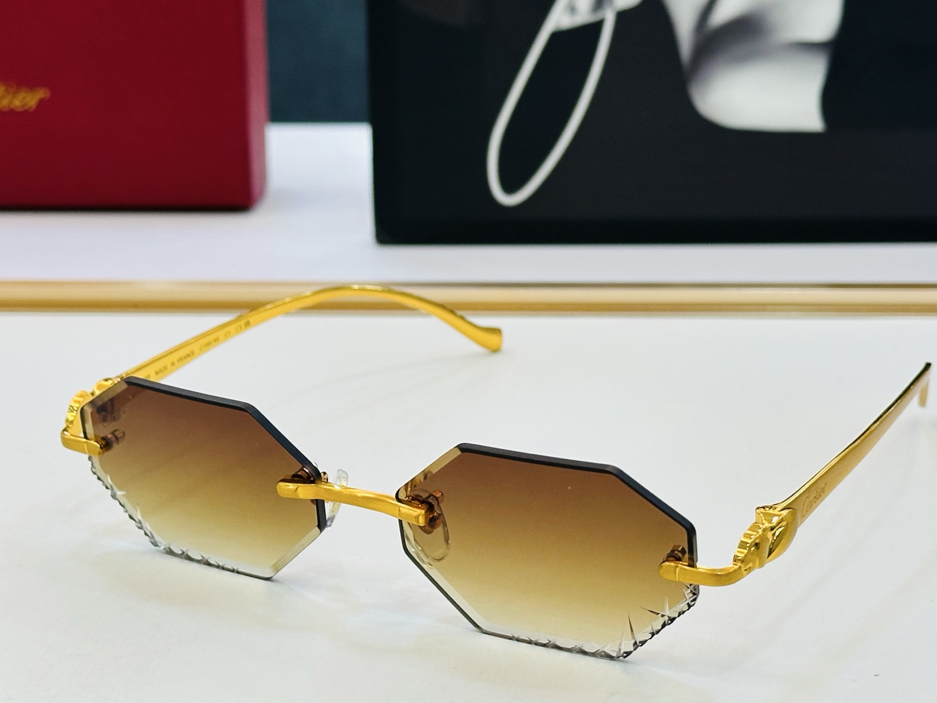 Cartie* 卡家 CT0914S 太阳镜 Size：57口17-135 工艺精湛气质十足！X男女同款