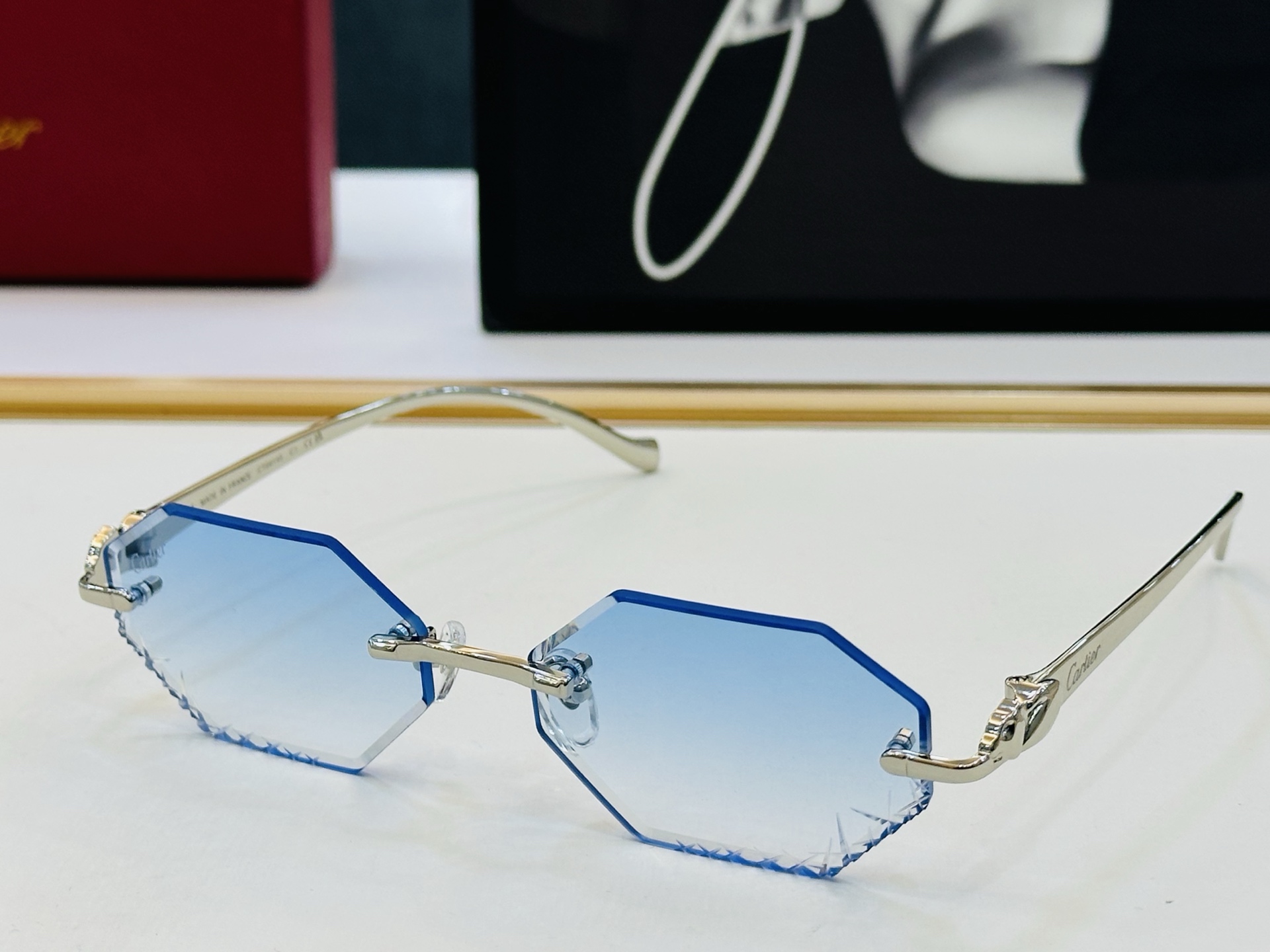 Cartie* 卡家 CT0914S 太阳镜 Size：57口17-135 工艺精湛气质十足！X男女同款