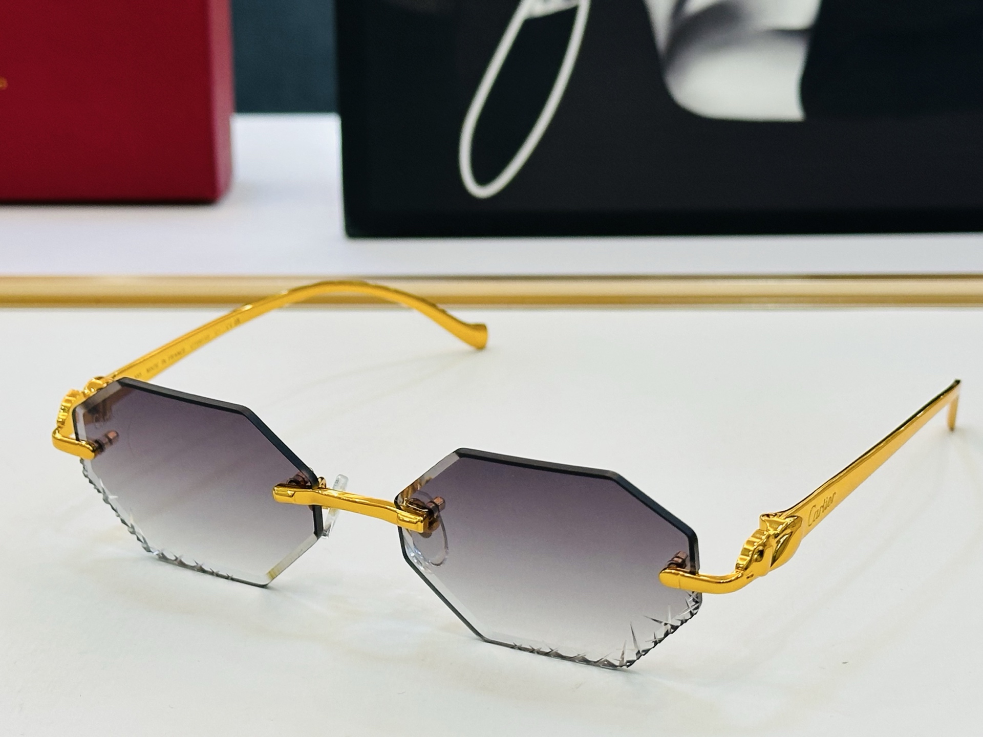 Cartie* 卡家 CT0914S 太阳镜 Size：57口17-135 工艺精湛气质十足！X男女同款