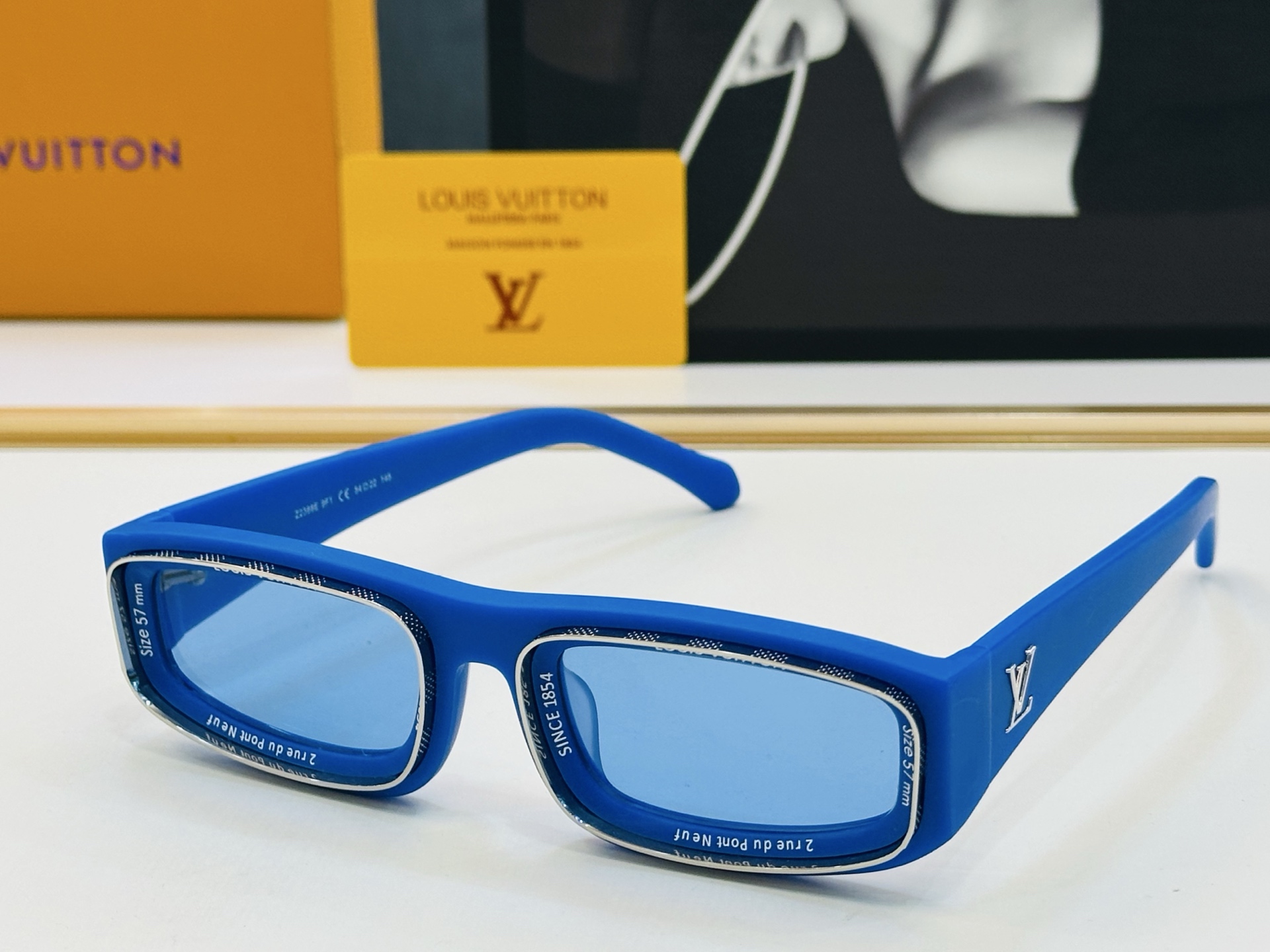 路易家 LOUIS *VUITON 原单高品质 Model: Z2388E 高端货 Size：54口22