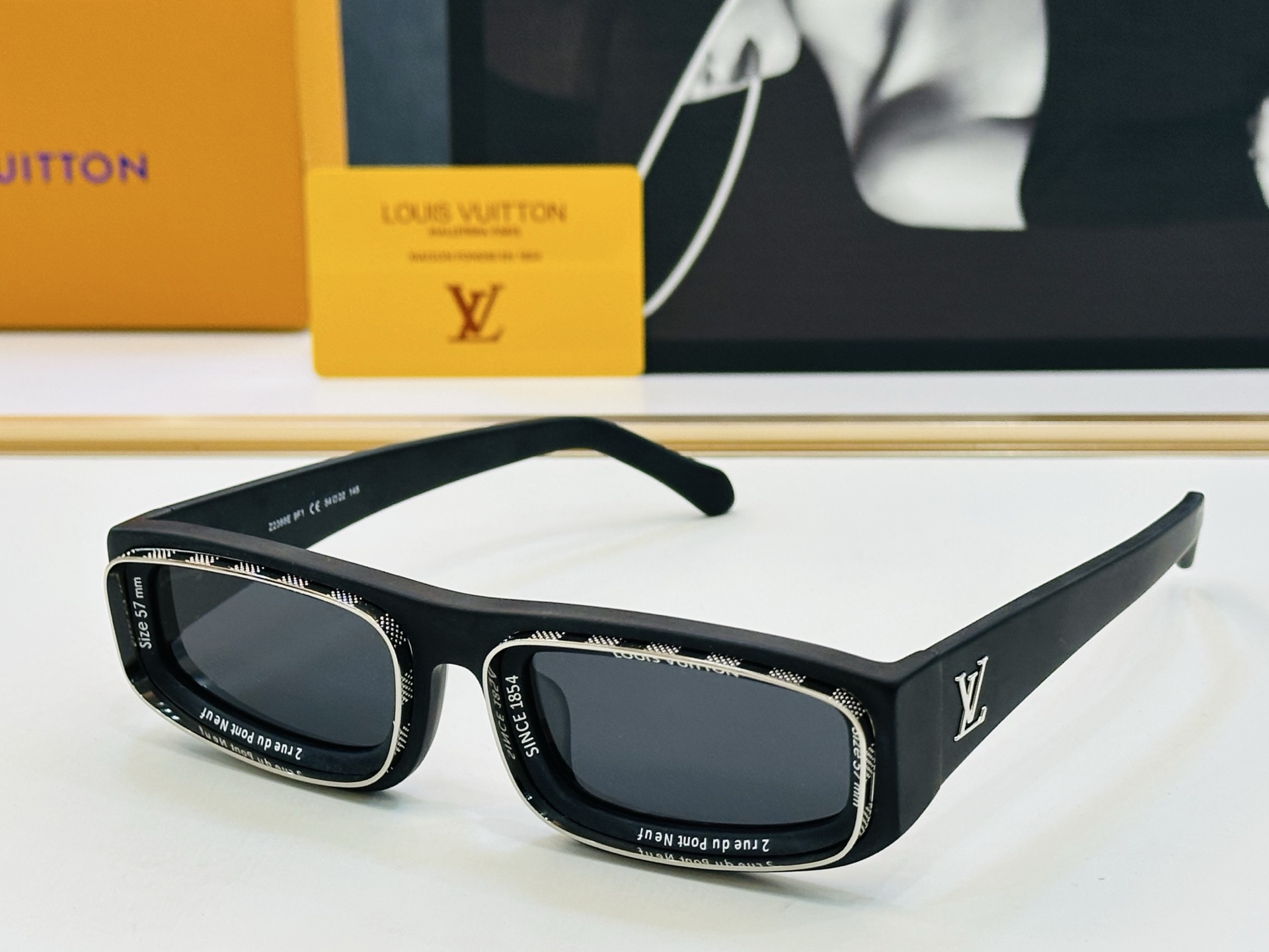 路易家 LOUIS *VUITON 原单高品质 Model: Z2388E 高端货 Size：54口22