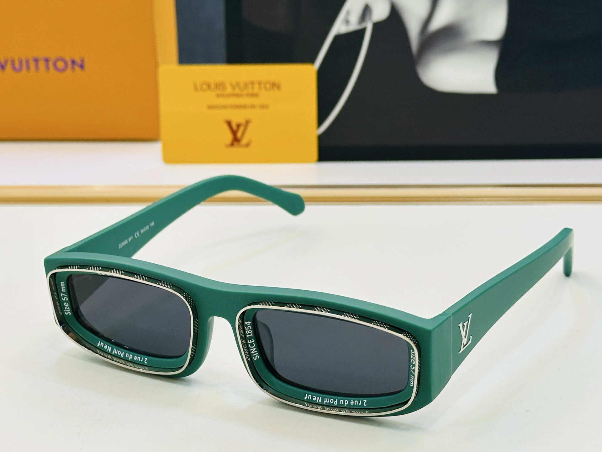 路易家 LOUIS *VUITON 原单高品质 Model: Z2388E 高端货 Size：54口22