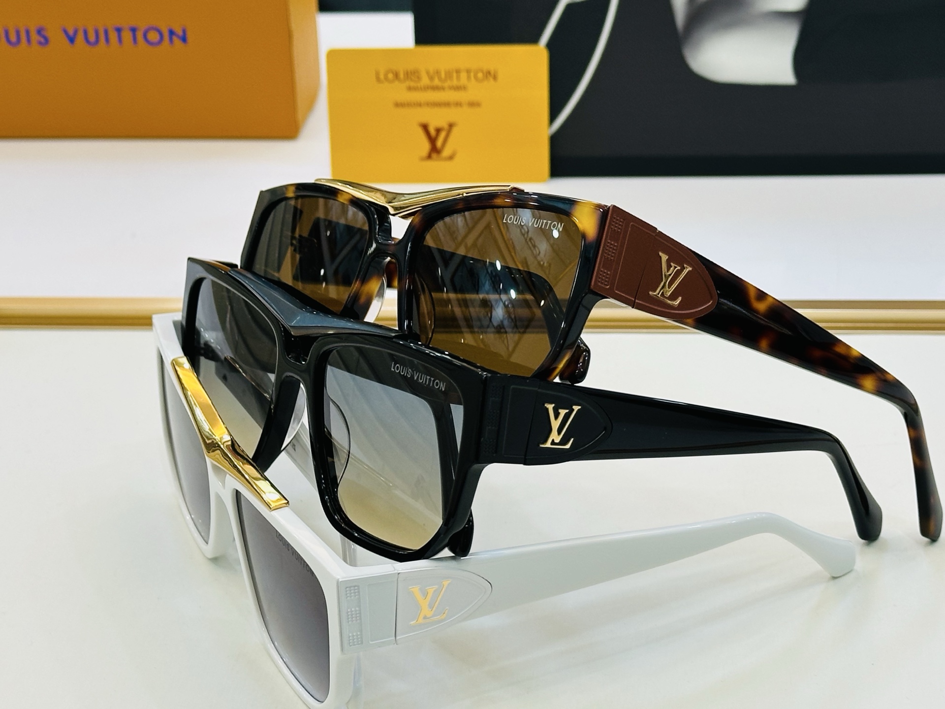 路易家 LOUIS *VUITON 原单高品质 Model: Z2723U 高端货 Size：59口18