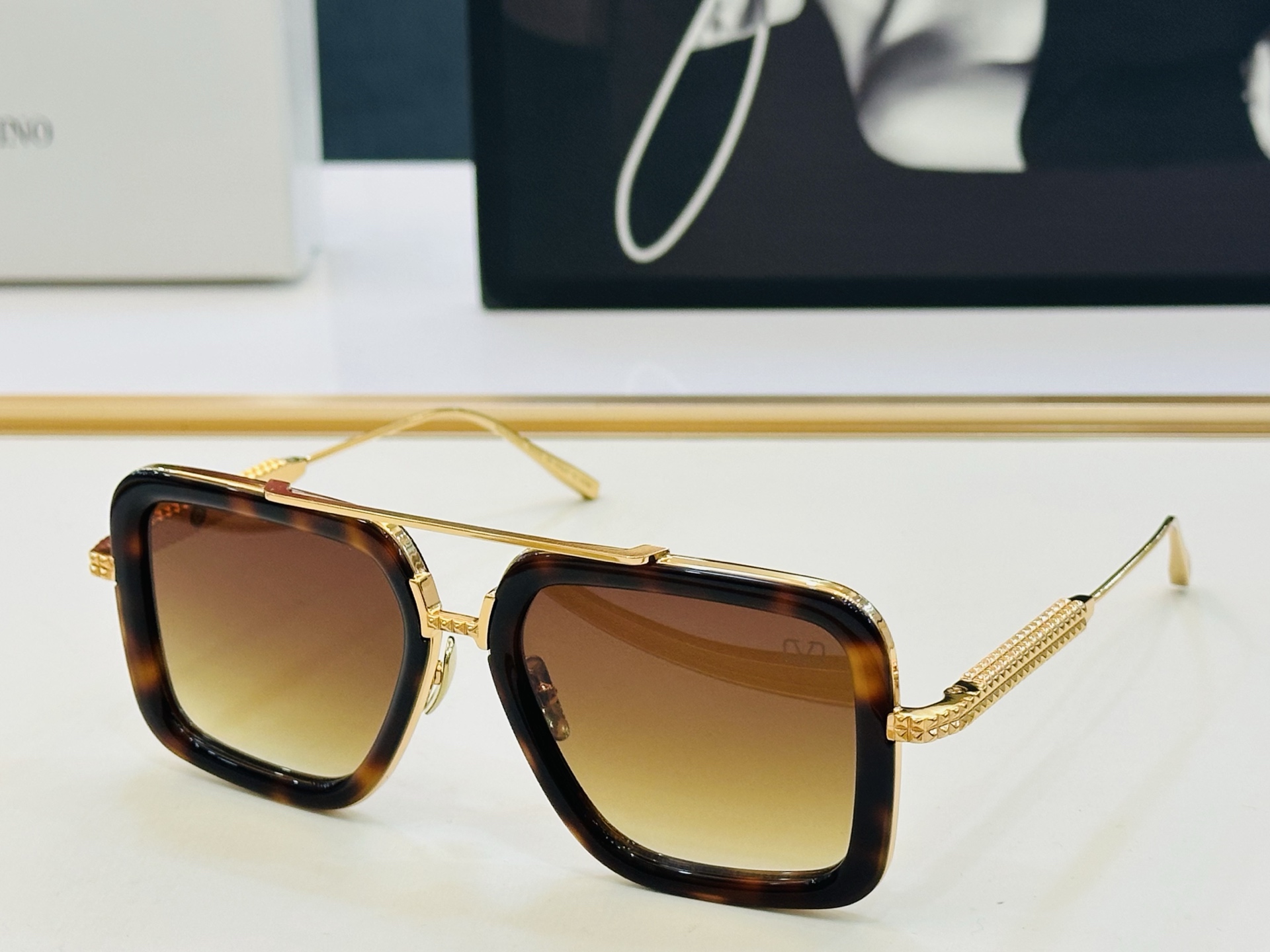 新款VALENYIN* 华伦天奴 VA5041 Size：54口18-143 🔝🔝采用时下最流行片色😍X