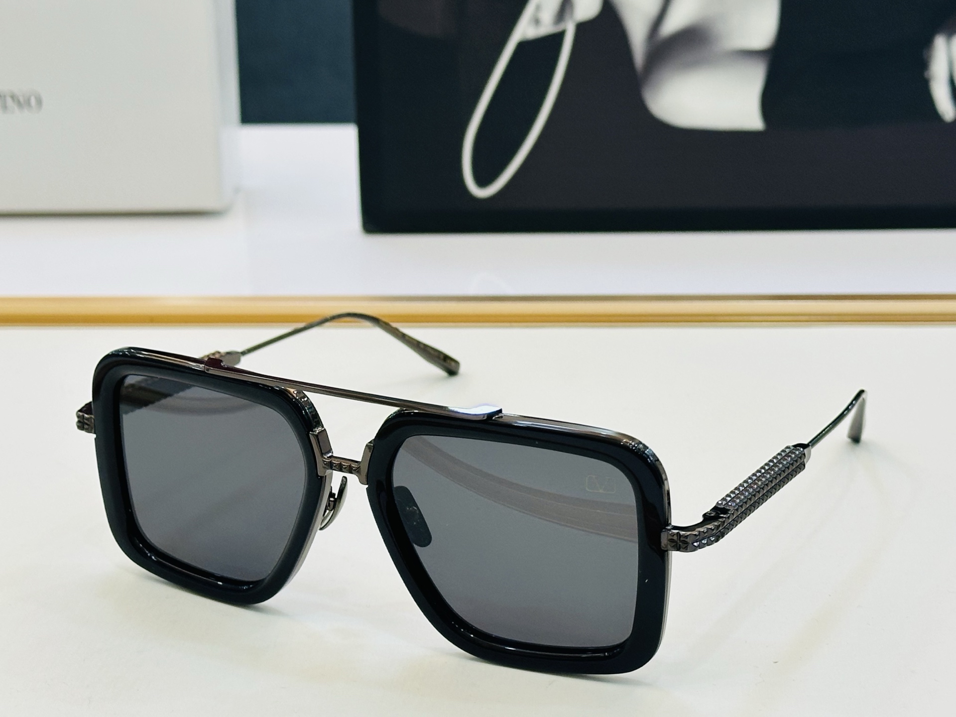 新款VALENYIN* 华伦天奴 VA5041 Size：54口18-143 🔝🔝采用时下最流行片色😍X