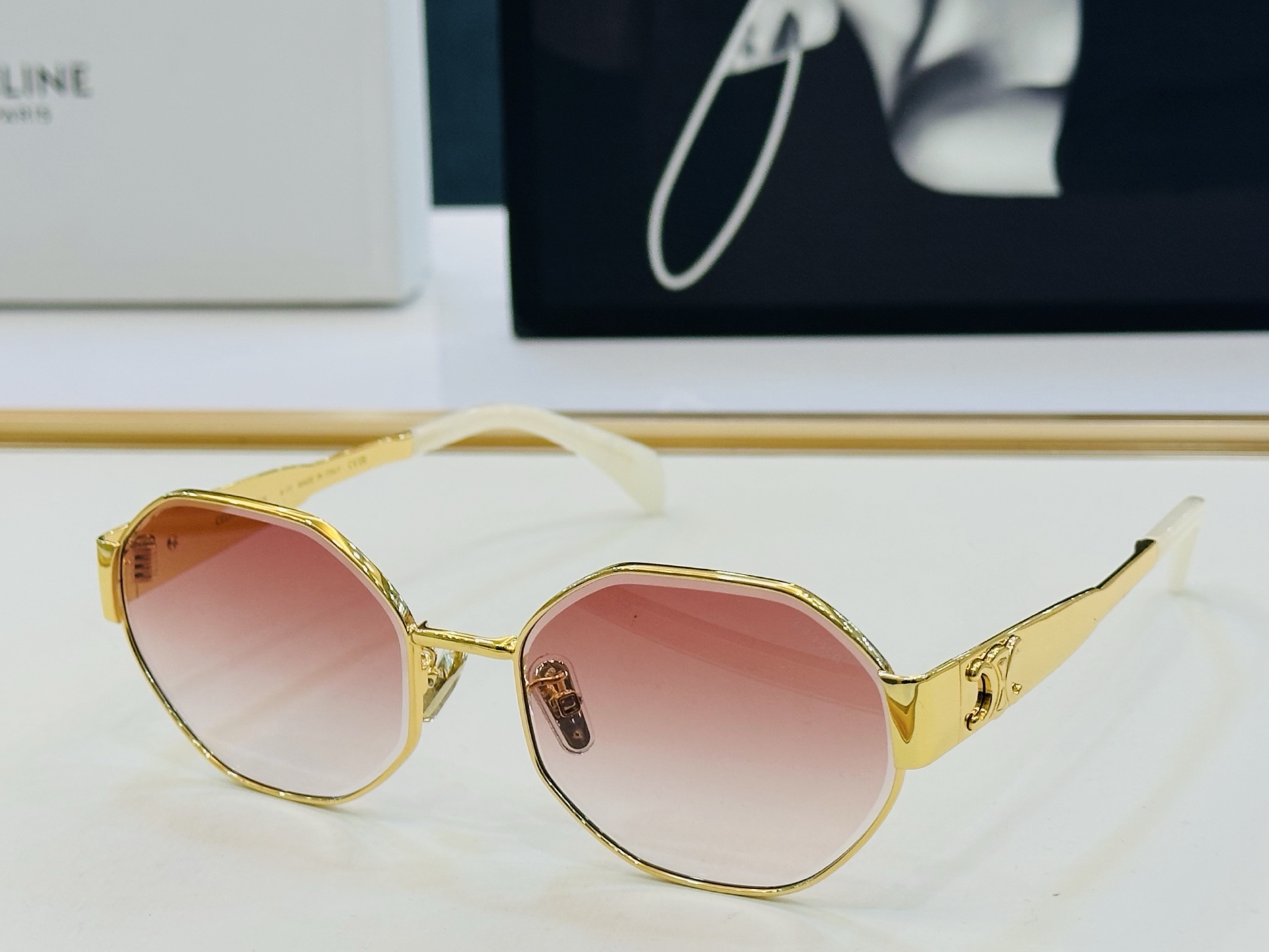 【CELINE】赛琳 CL42117U Size：58口18-145 一直热销的款式 欧美风 光泽度好 