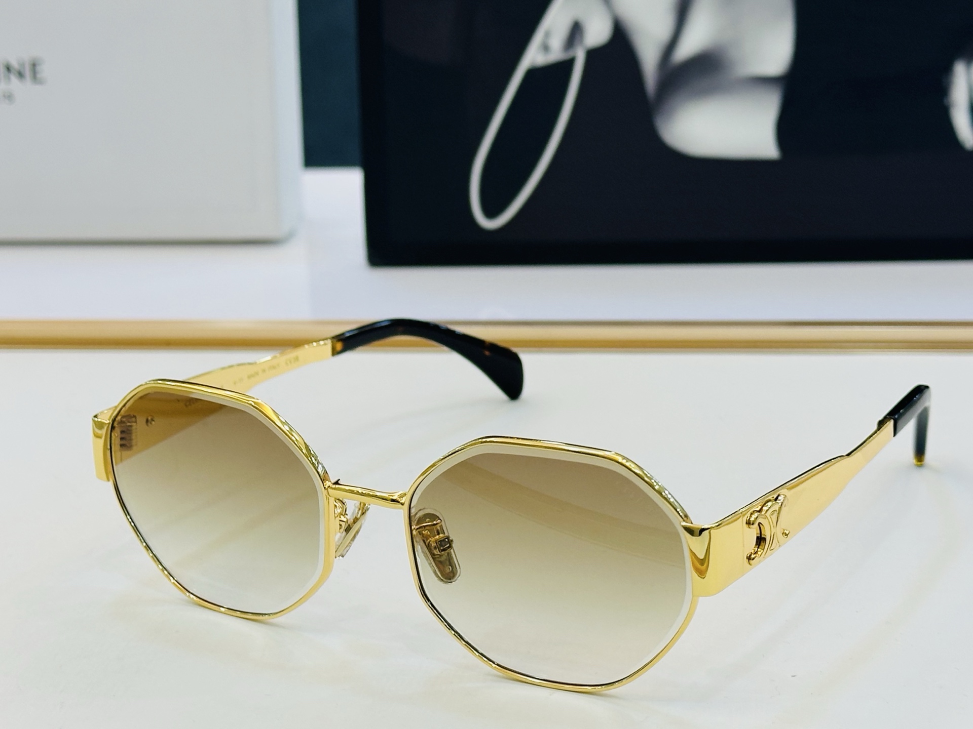 【CELINE】赛琳 CL42117U Size：58口18-145 一直热销的款式 欧美风 光泽度好 