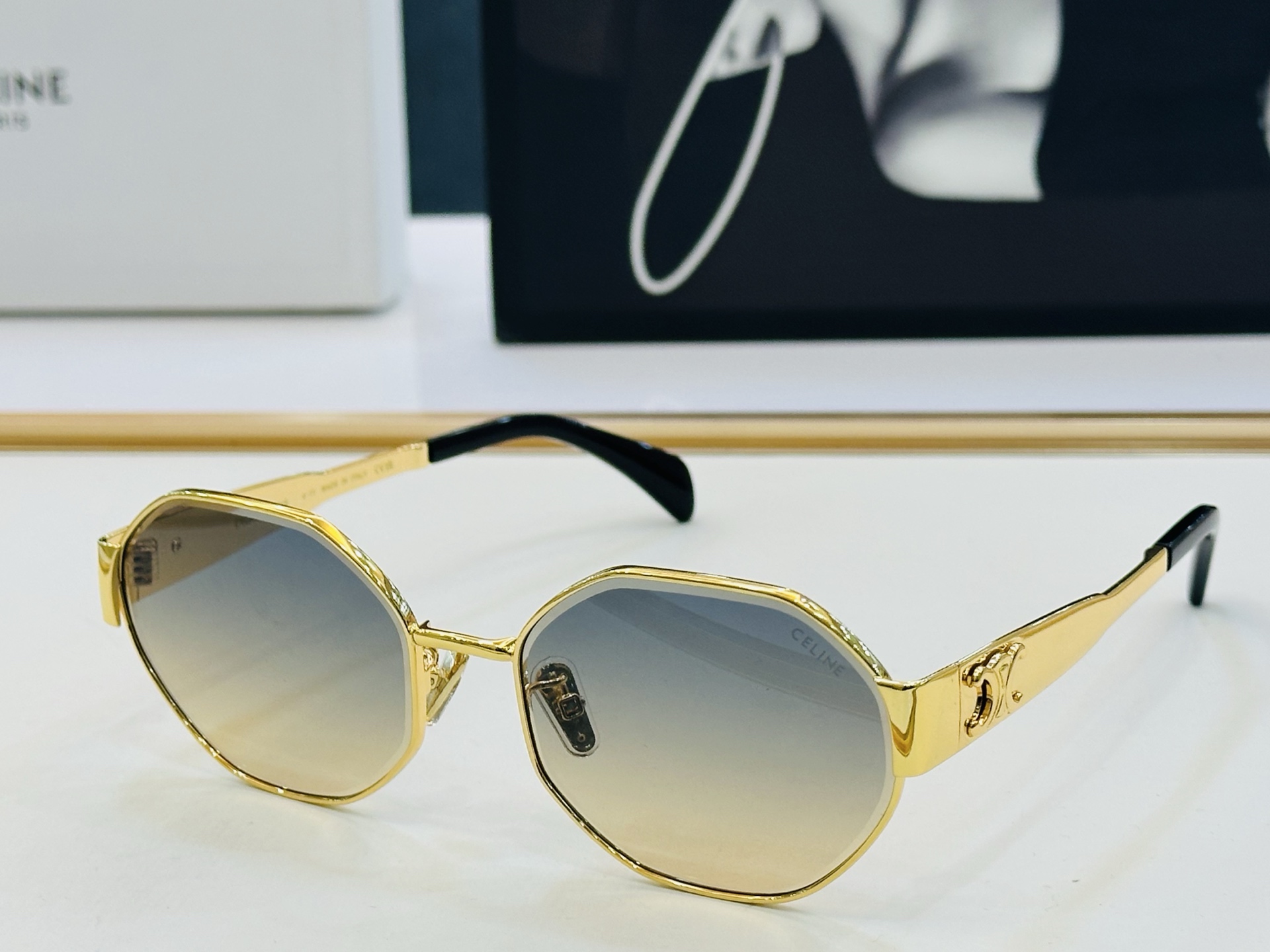 【CELINE】赛琳 CL42117U Size：58口18-145 一直热销的款式 欧美风 光泽度好 