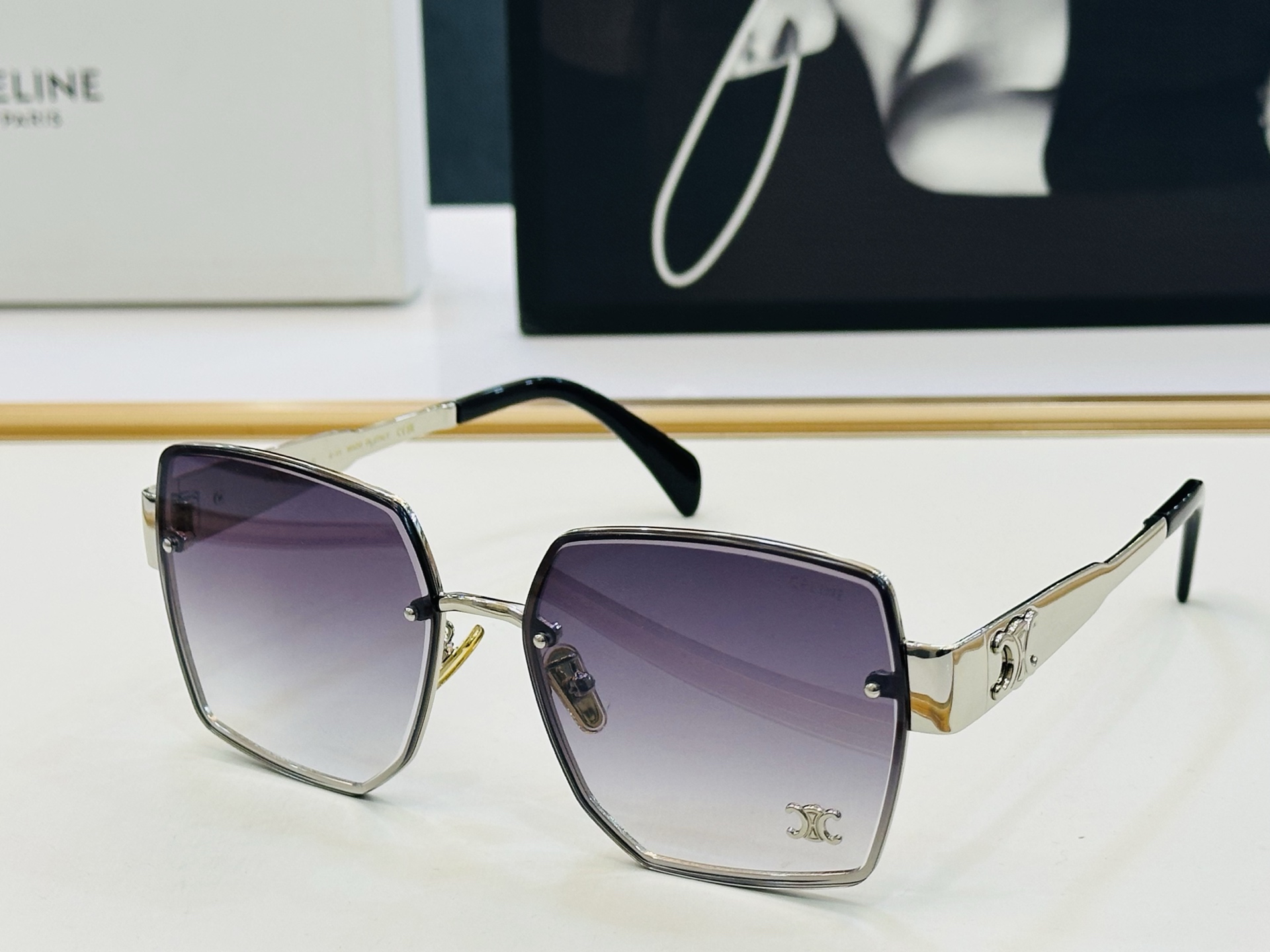 【CELINE】赛琳 CL42118U Size：62口16-145 一直热销的款式 欧美风 光泽度好 