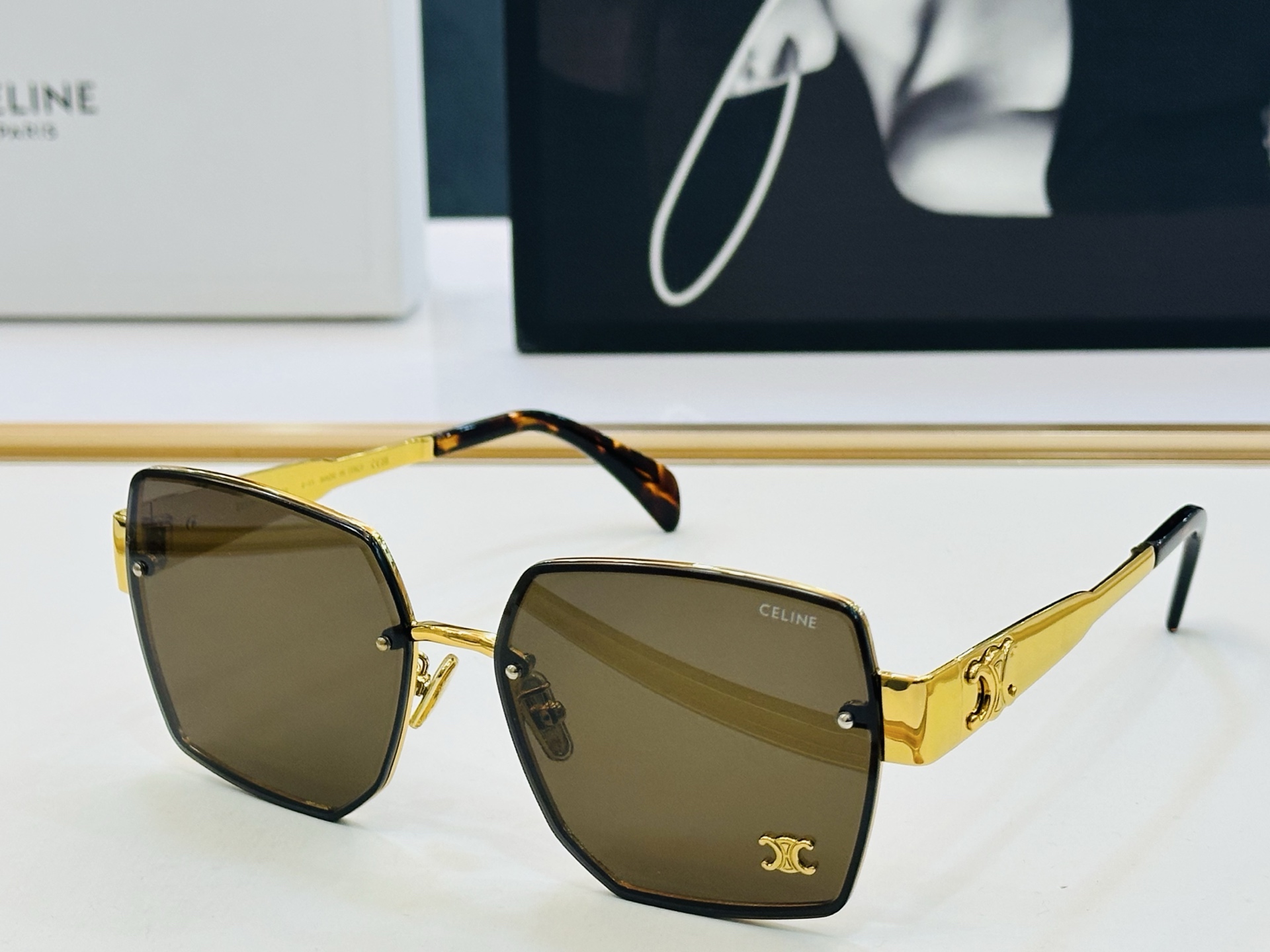【CELINE】赛琳 CL42118U Size：62口16-145 一直热销的款式 欧美风 光泽度好 