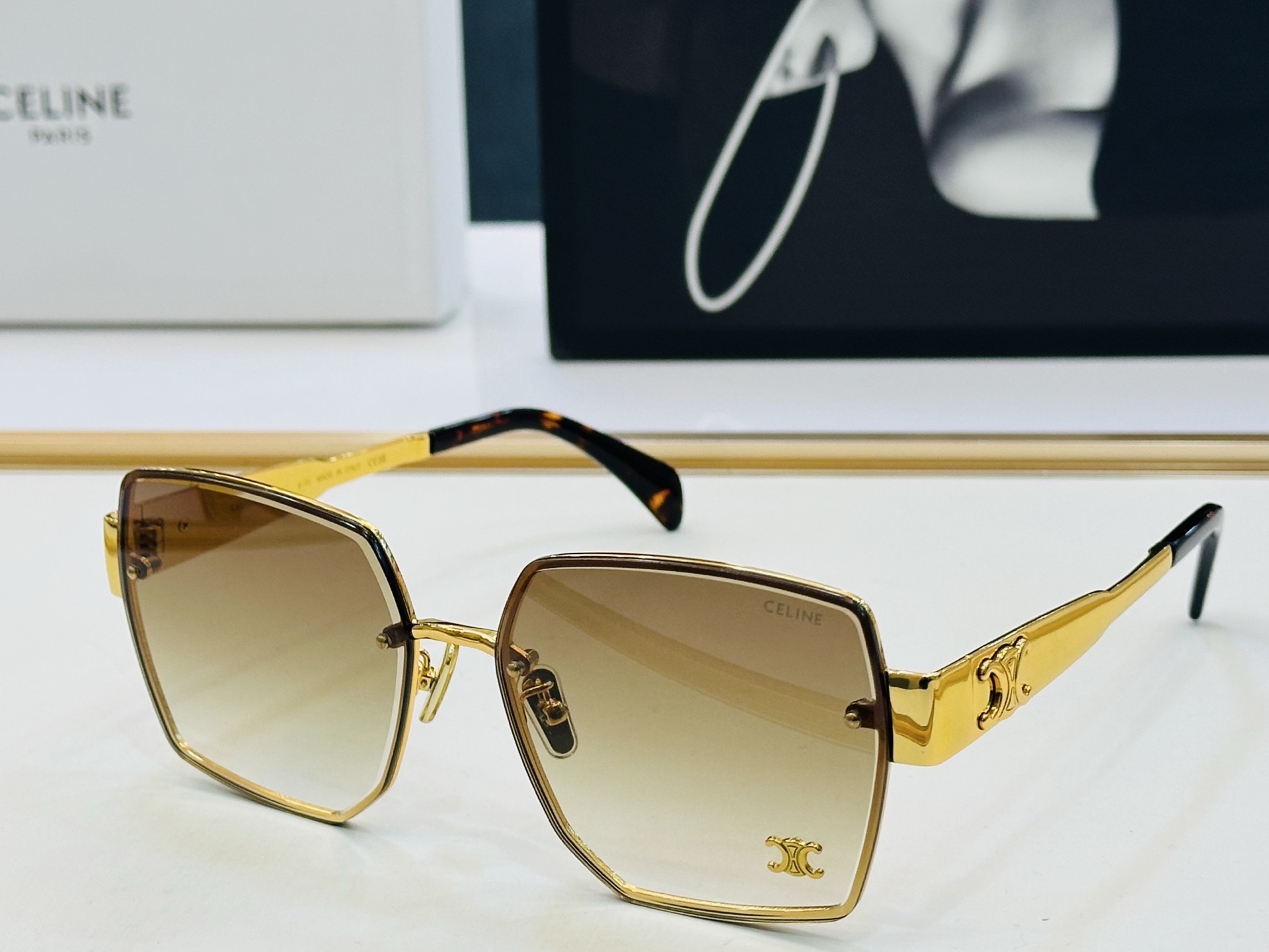 【CELINE】赛琳 CL42118U Size：62口16-145 一直热销的款式 欧美风 光泽度好 