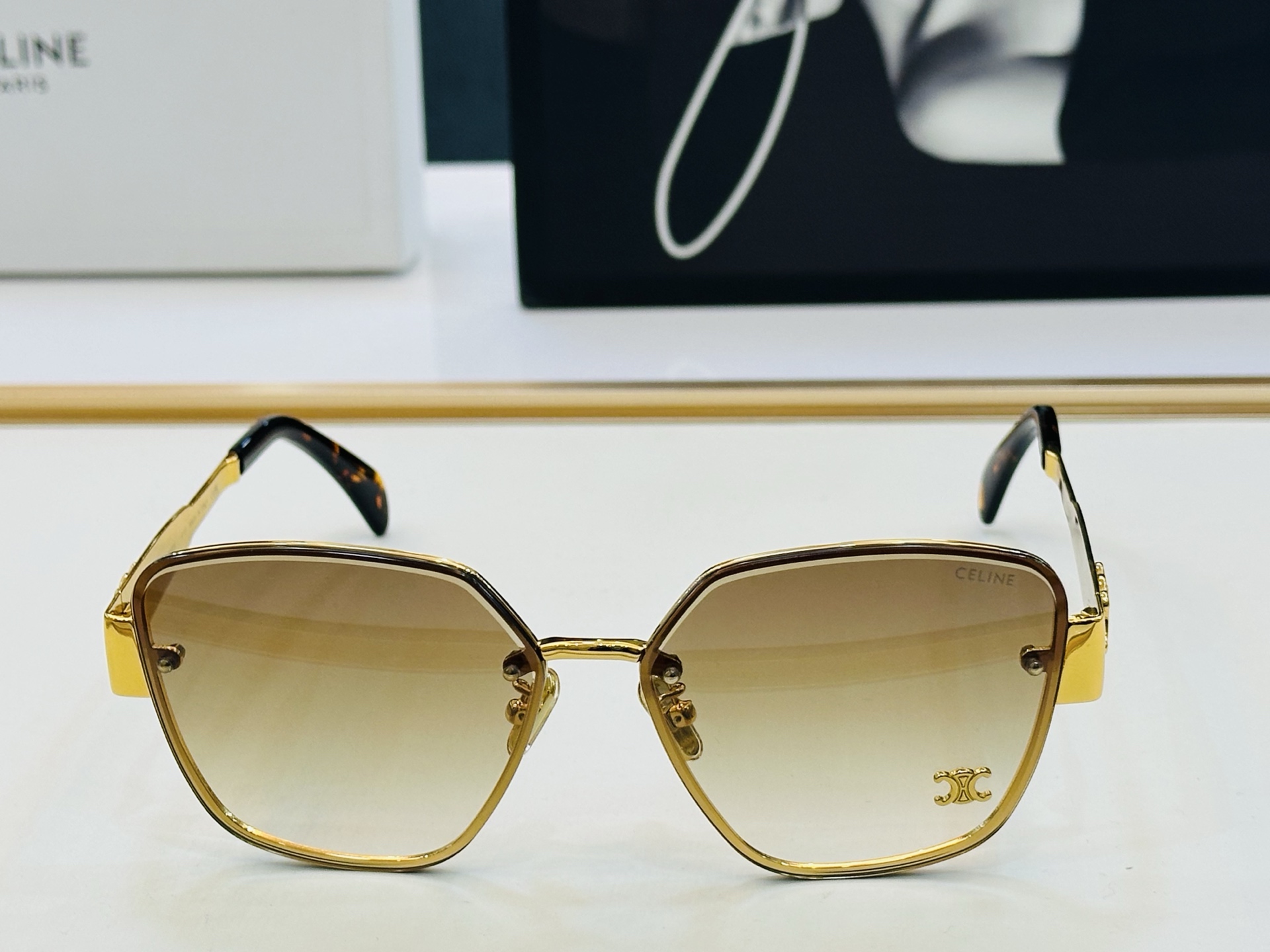 【CELINE】赛琳 CL42119U Size：62口14-145 一直热销的款式 欧美风 光泽度好 