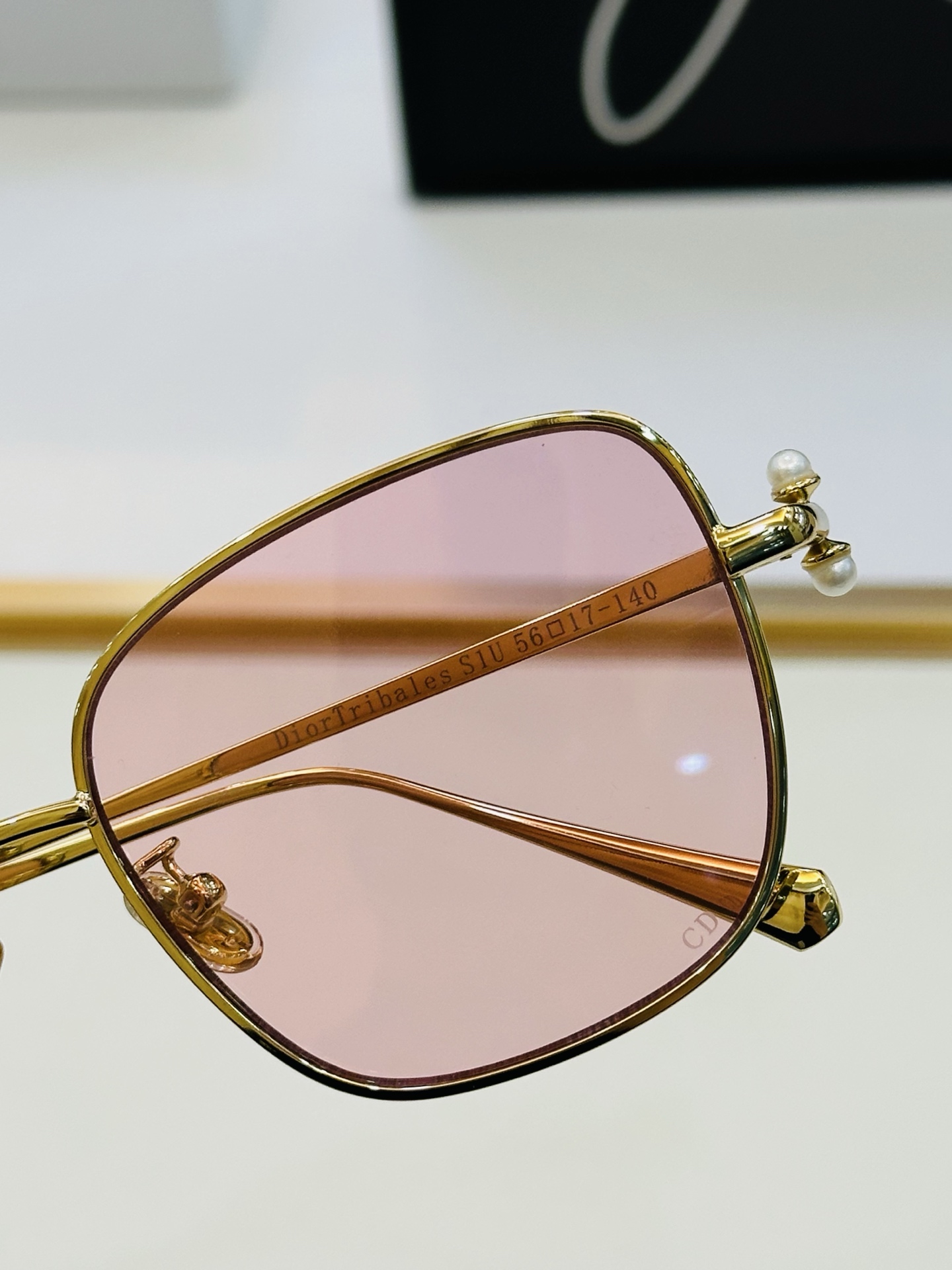 🔻🔻🔻DIO* 迪家 S1U Size：56口17-140 春夏款墨镜 😎🔆 q搭配镜腿精致 质量上佳