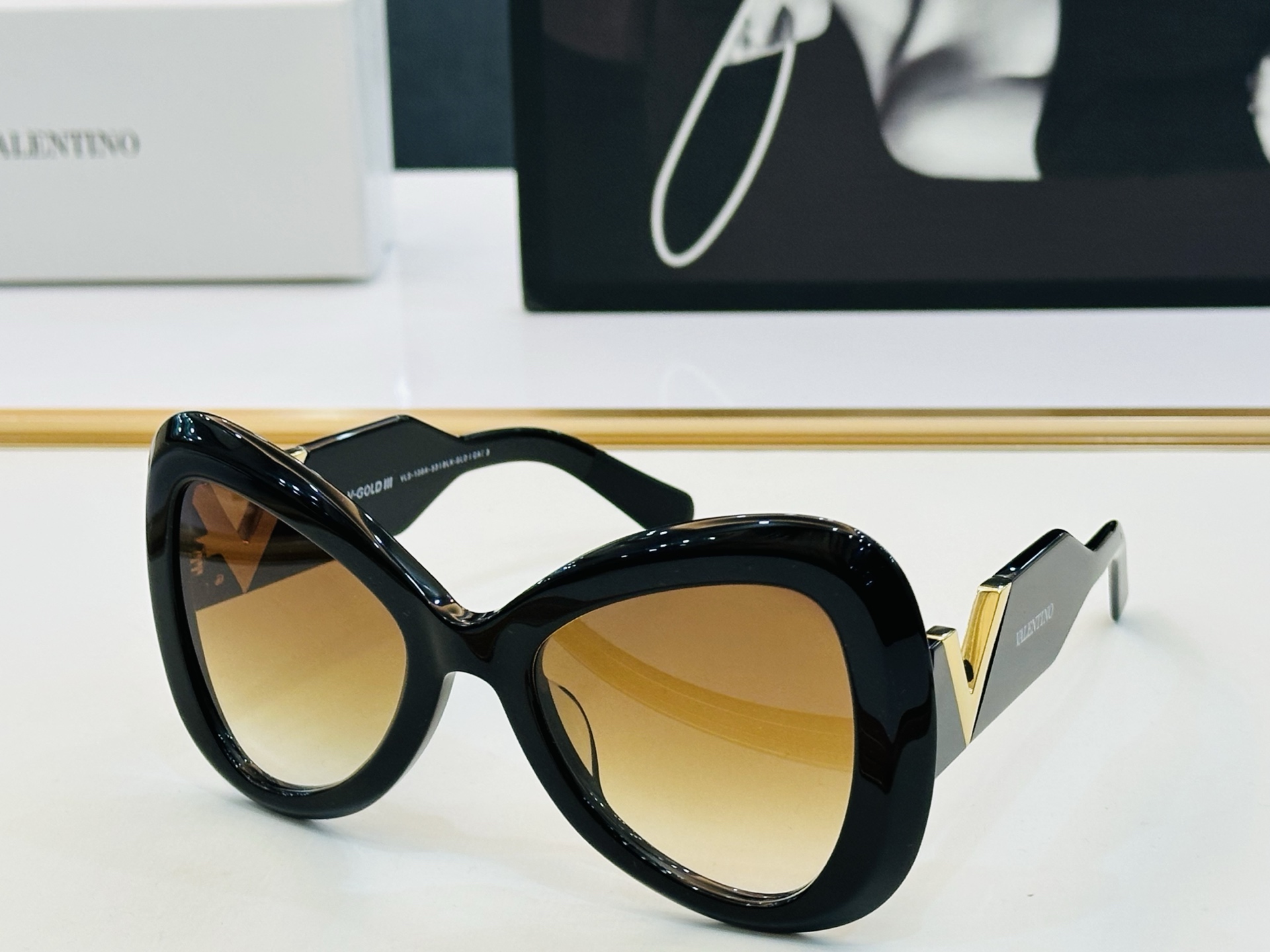 新款VALENYIN* 华伦天奴 VLS-136 Size：57口15-145 🔝🔝采用时下最流行片色😍