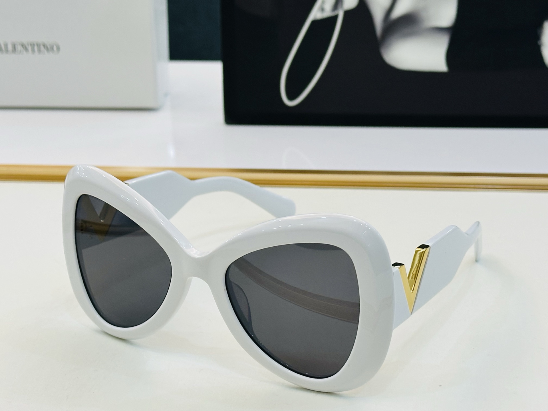 新款VALENYIN* 华伦天奴 VLS-136 Size：57口15-145 🔝🔝采用时下最流行片色😍