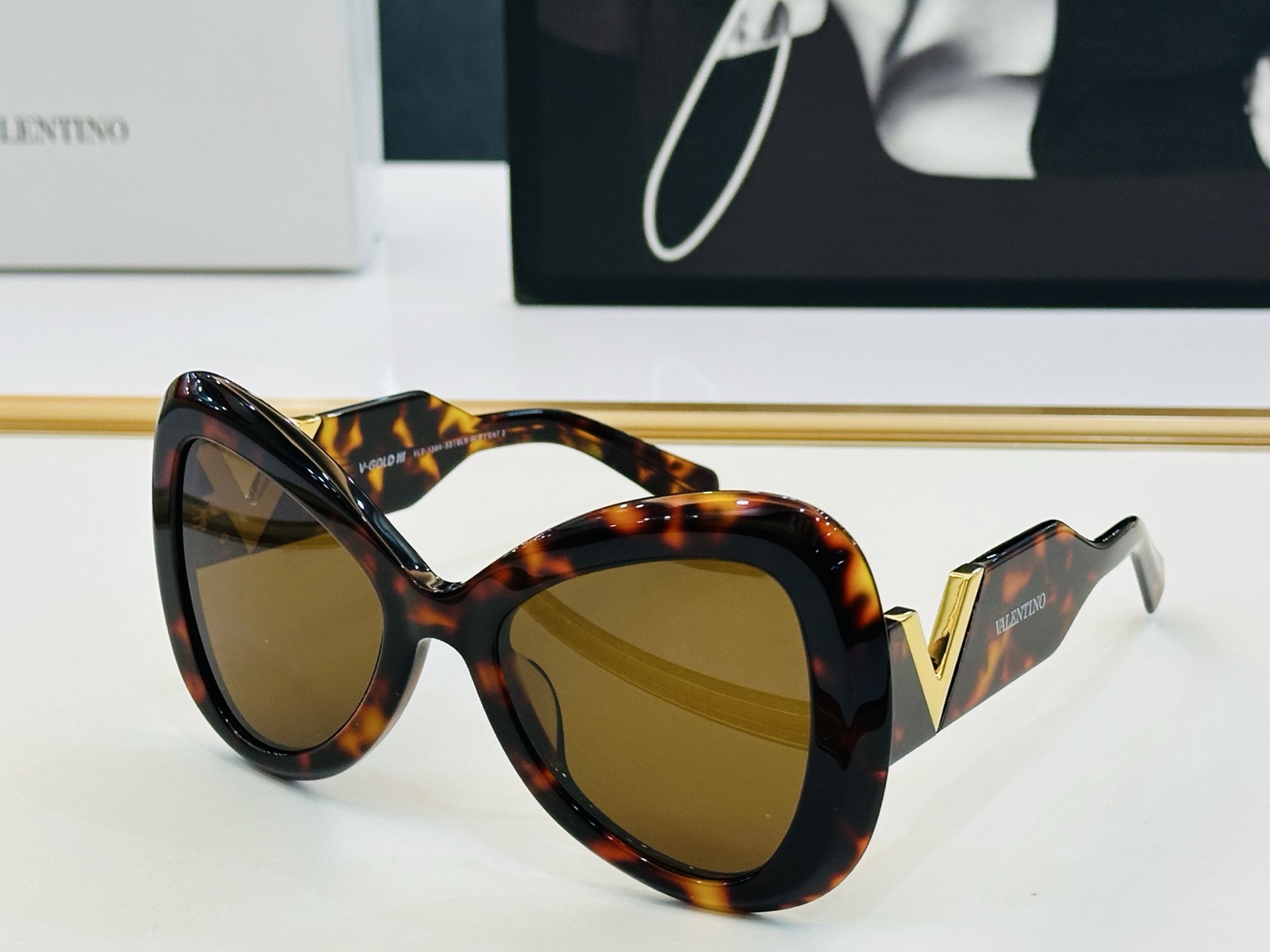 新款VALENYIN* 华伦天奴 VLS-136 Size：57口15-145 🔝🔝采用时下最流行片色😍