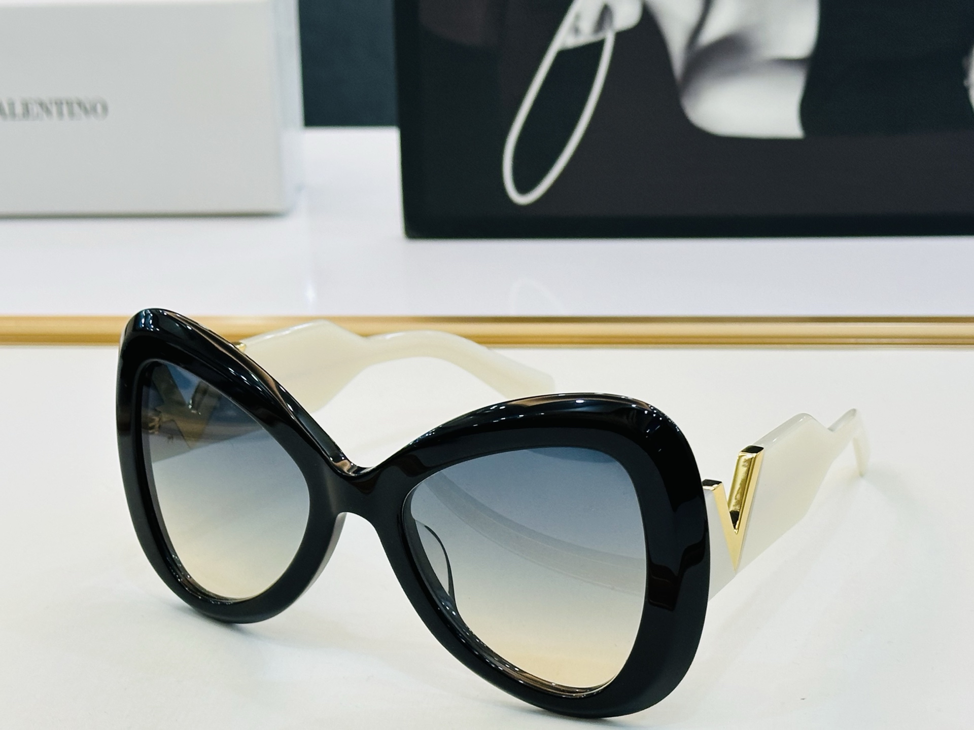 新款VALENYIN* 华伦天奴 VLS-136 Size：57口15-145 🔝🔝采用时下最流行片色😍