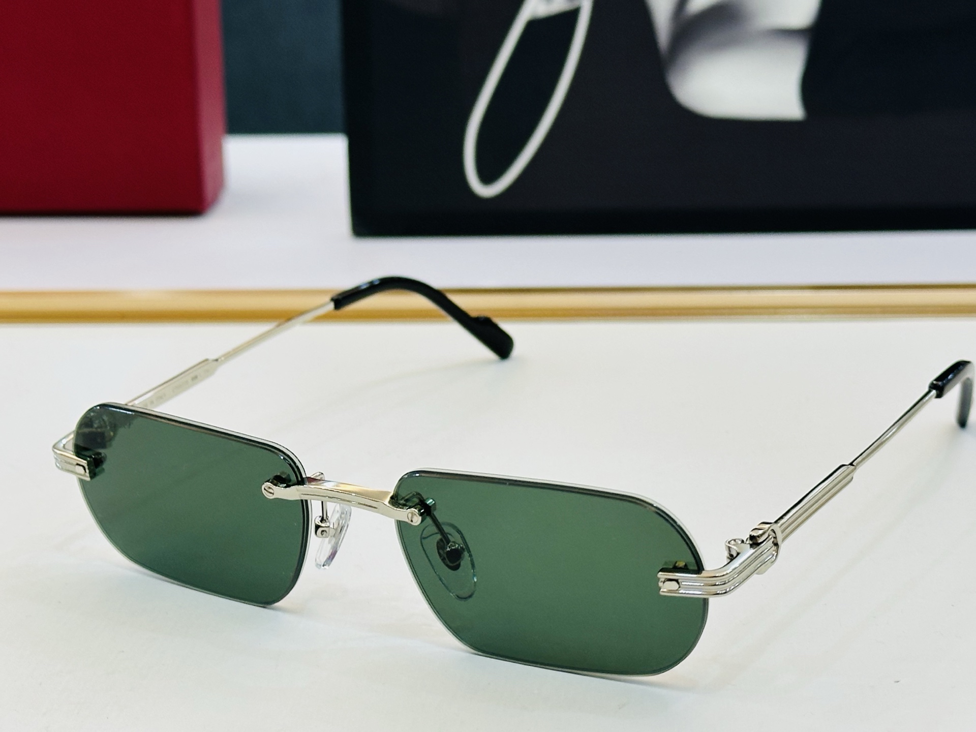 Cartie* 卡家 CT0577S 太阳镜 Size：55口18-145 工艺精湛气质十足！C男女同款