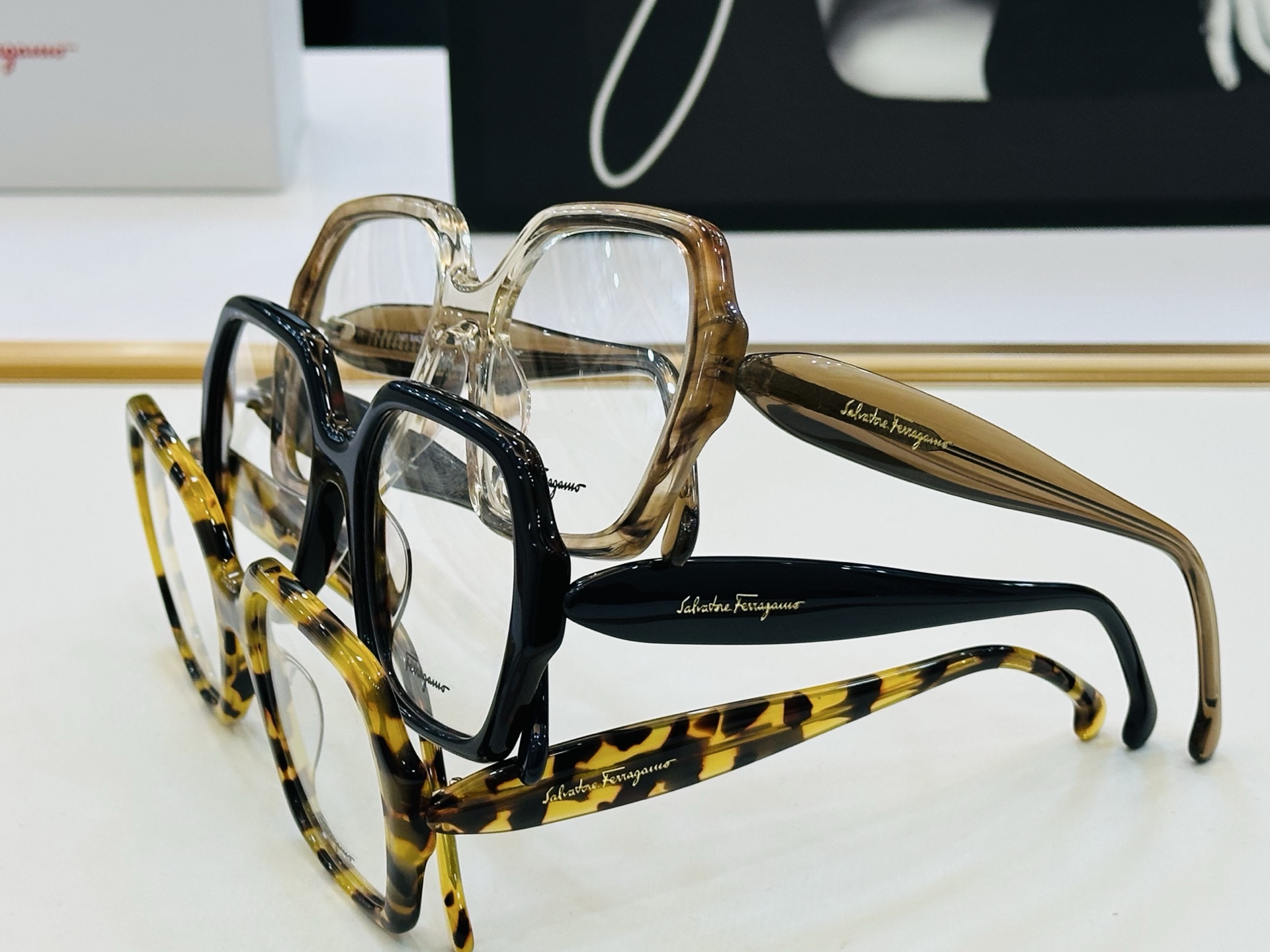 菲拉家 全新设计 SF1136 Size：53口19-145 悠闲 每付都精心制作 👍👍Z非常独特 配光