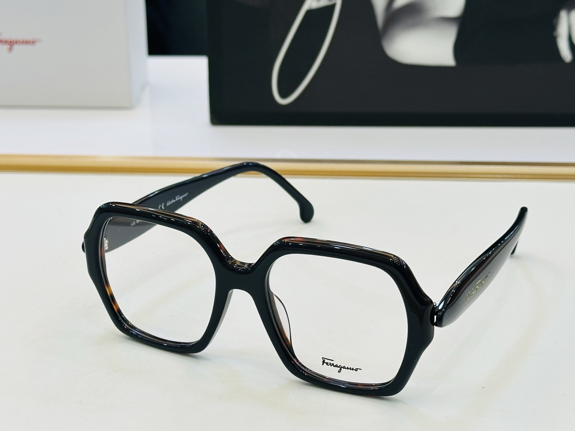 菲拉家 全新设计 SF1136 Size：53口19-145 悠闲 每付都精心制作 👍👍Z非常独特 配光