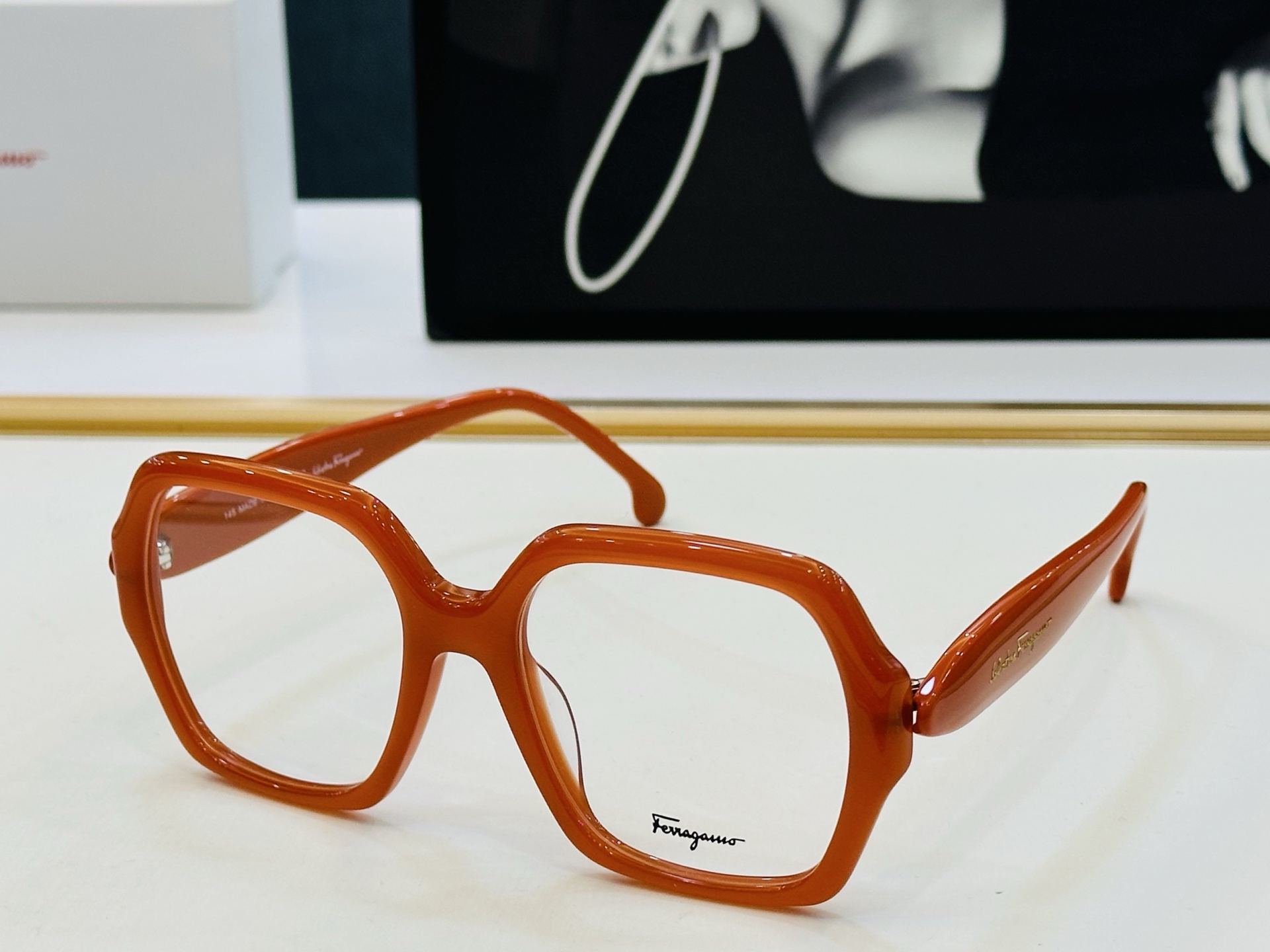 菲拉家 全新设计 SF1136 Size：53口19-145 悠闲 每付都精心制作 👍👍Z非常独特 配光