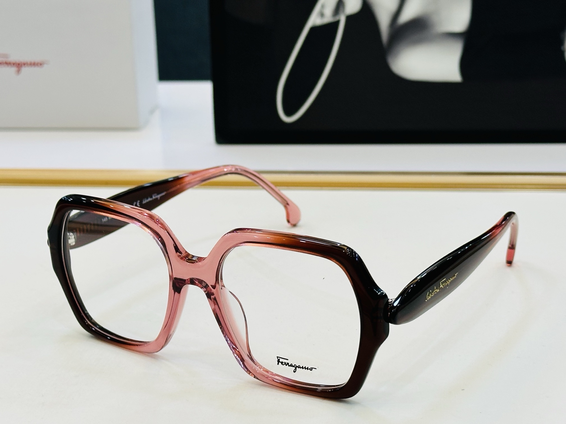 菲拉家 全新设计 SF1136 Size：53口19-145 悠闲 每付都精心制作 👍👍Z非常独特 配光