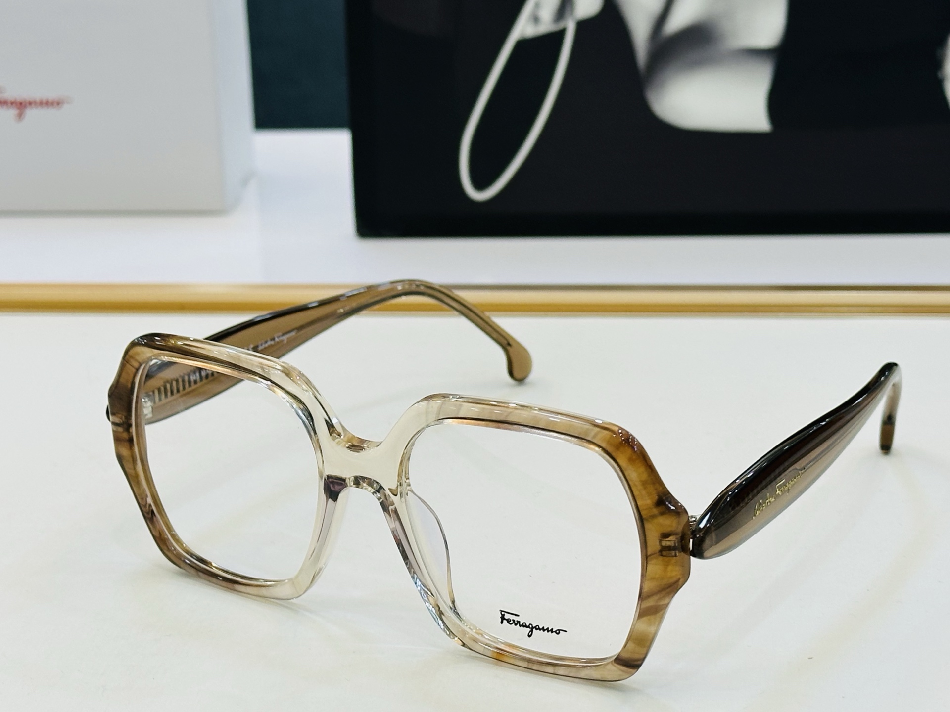 菲拉家 全新设计 SF1136 Size：53口19-145 悠闲 每付都精心制作 👍👍Z非常独特 配光