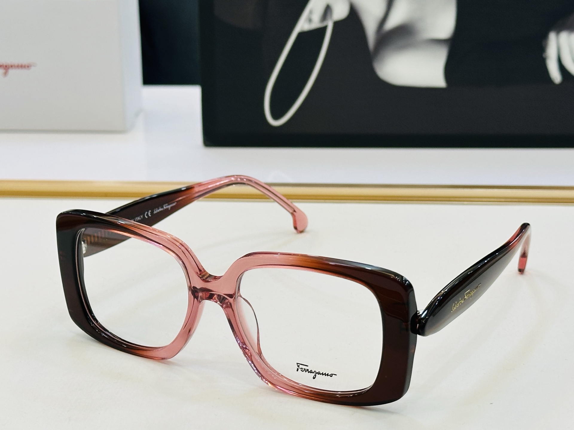 菲拉家 全新设计 SF1137 Size：54口19-145 悠闲 每付都精心制作 👍👍Z非常独特 配光