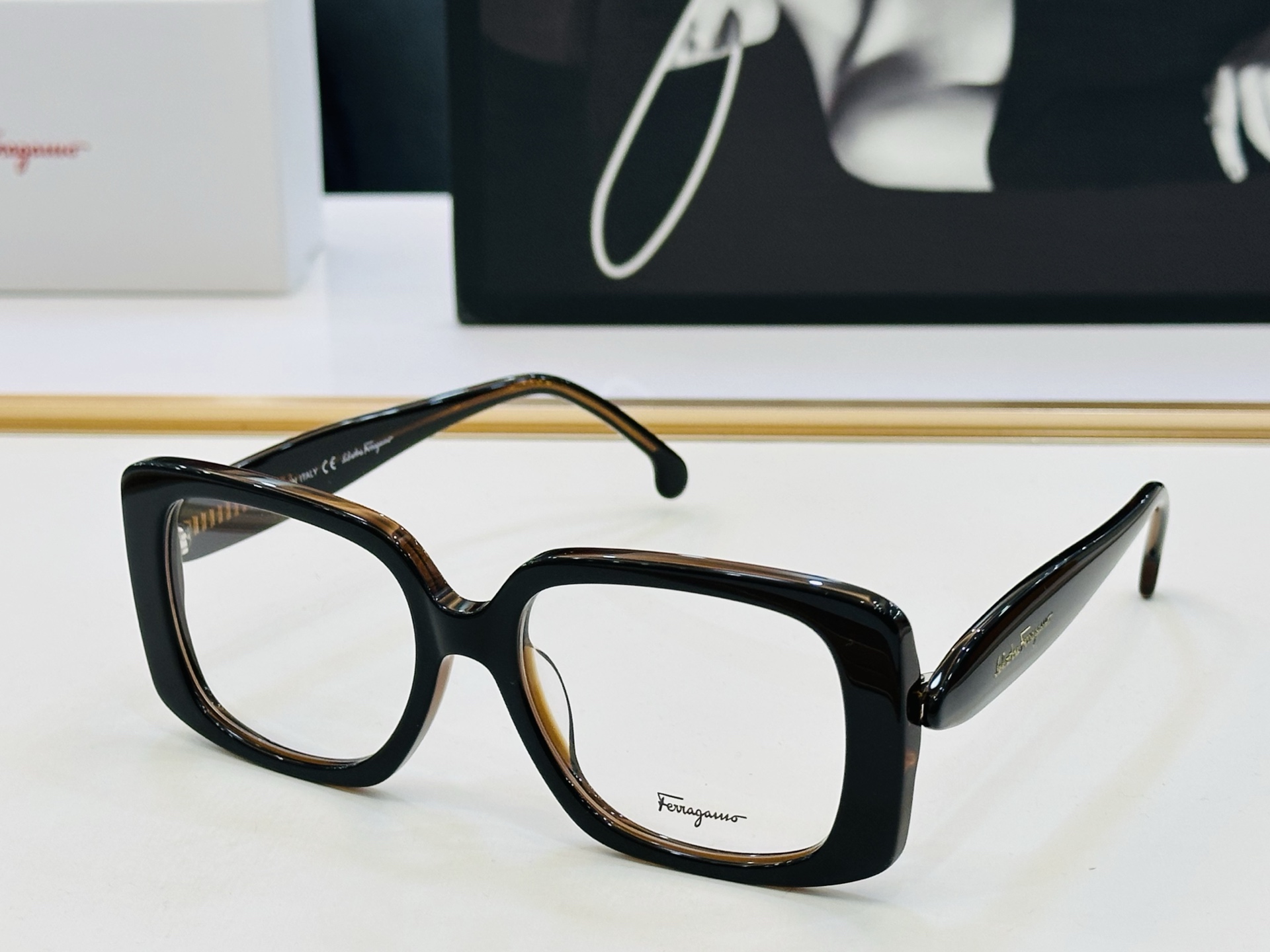 菲拉家 全新设计 SF1137 Size：54口19-145 悠闲 每付都精心制作 👍👍Z非常独特 配光