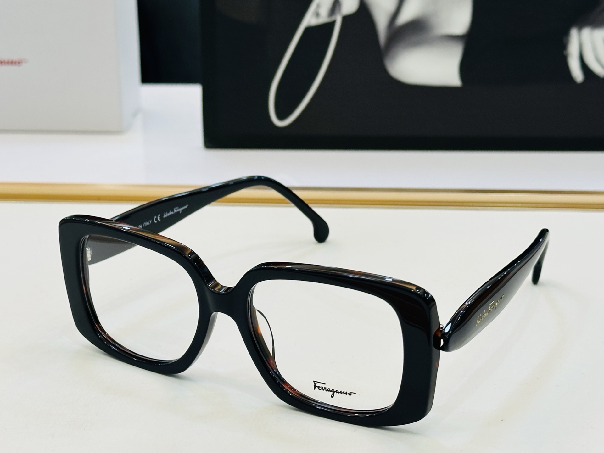 菲拉家 全新设计 SF1137 Size：54口19-145 悠闲 每付都精心制作 👍👍Z非常独特 配光